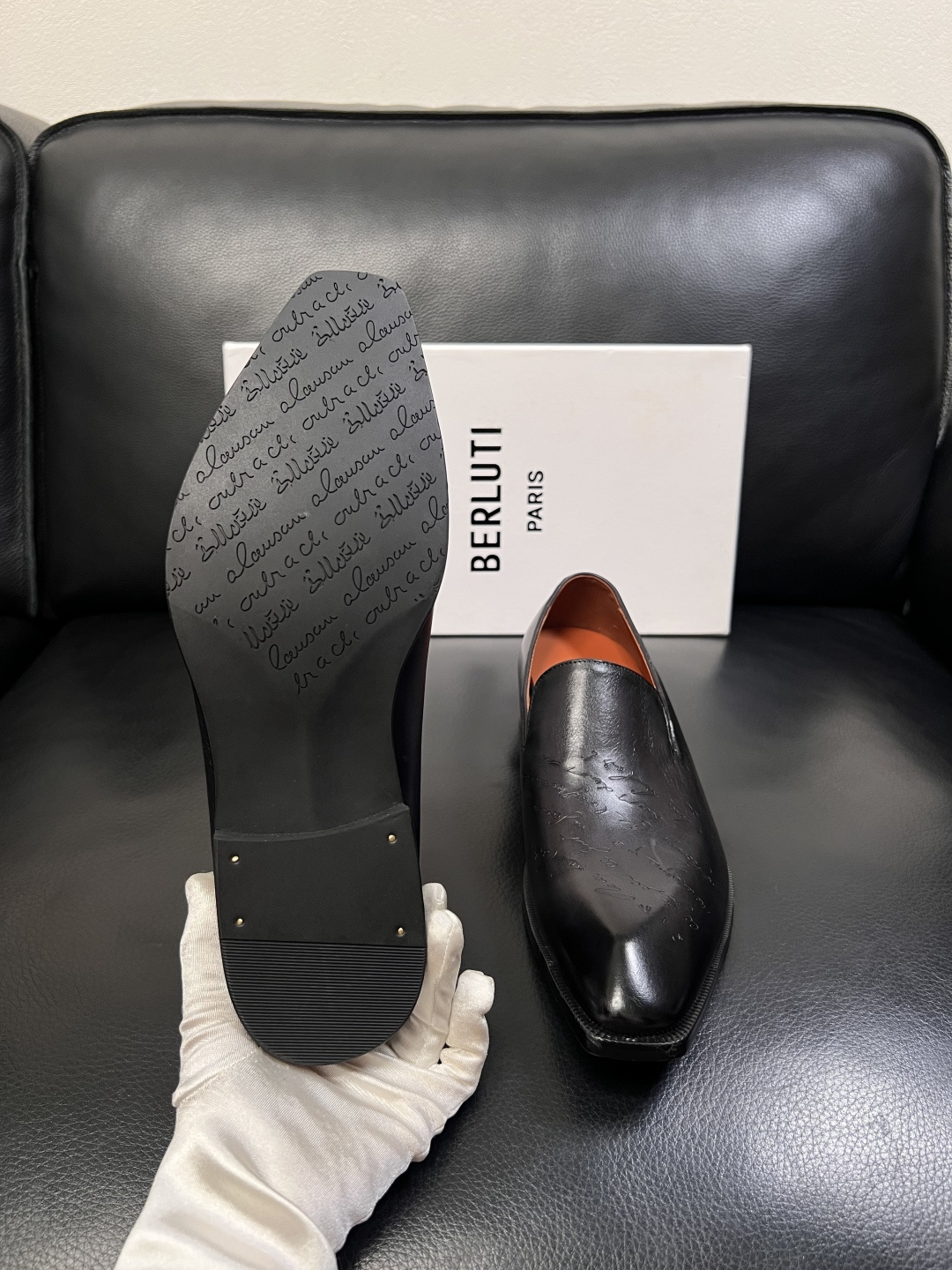 Berluti  顶级代购  布鲁提 专柜同步发售原厂配置，意大利进口牛皮面料，全进口水染牛皮里垫，鞋底