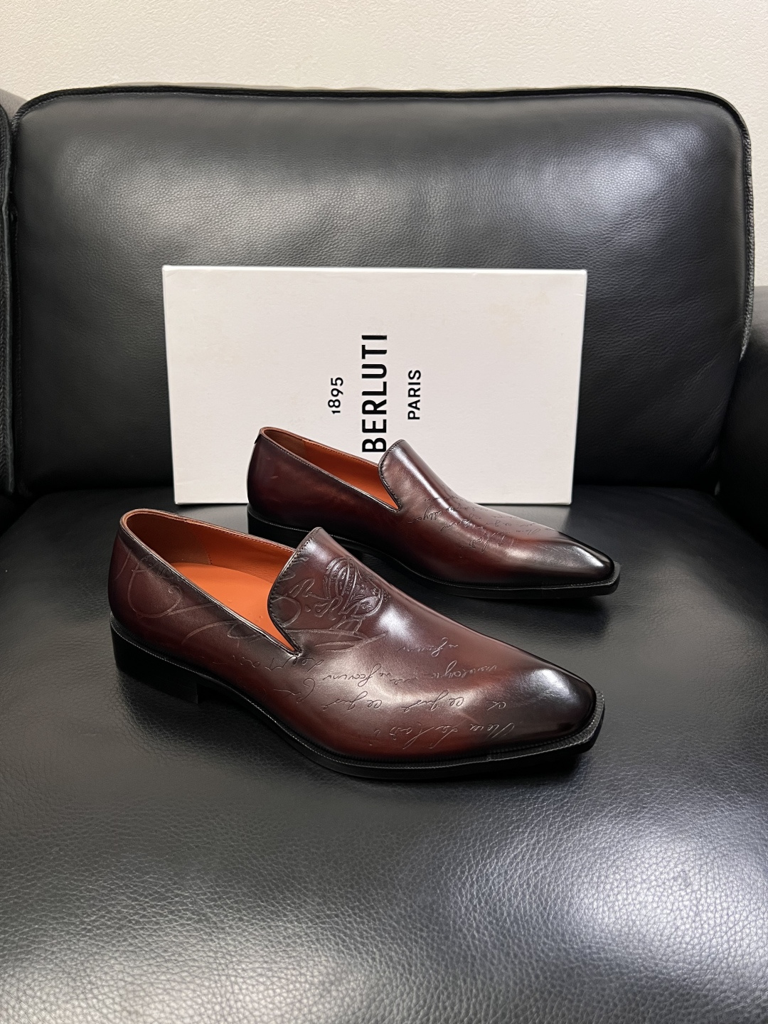 Berluti  顶级代购  布鲁提 专柜同步发售原厂配置，意大利进口牛皮面料，全进口水染牛皮里垫，鞋底