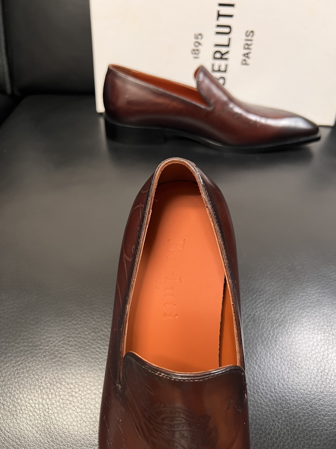 Berluti  顶级代购  布鲁提 专柜同步发售原厂配置，意大利进口牛皮面料，全进口水染牛皮里垫，鞋底