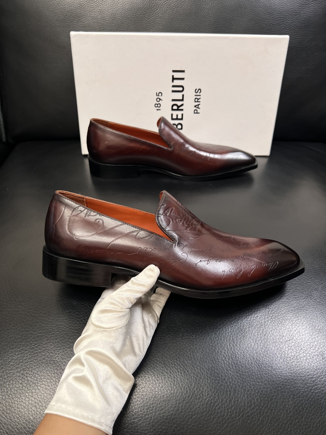 Berluti  顶级代购  布鲁提 专柜同步发售原厂配置，意大利进口牛皮面料，全进口水染牛皮里垫，鞋底
