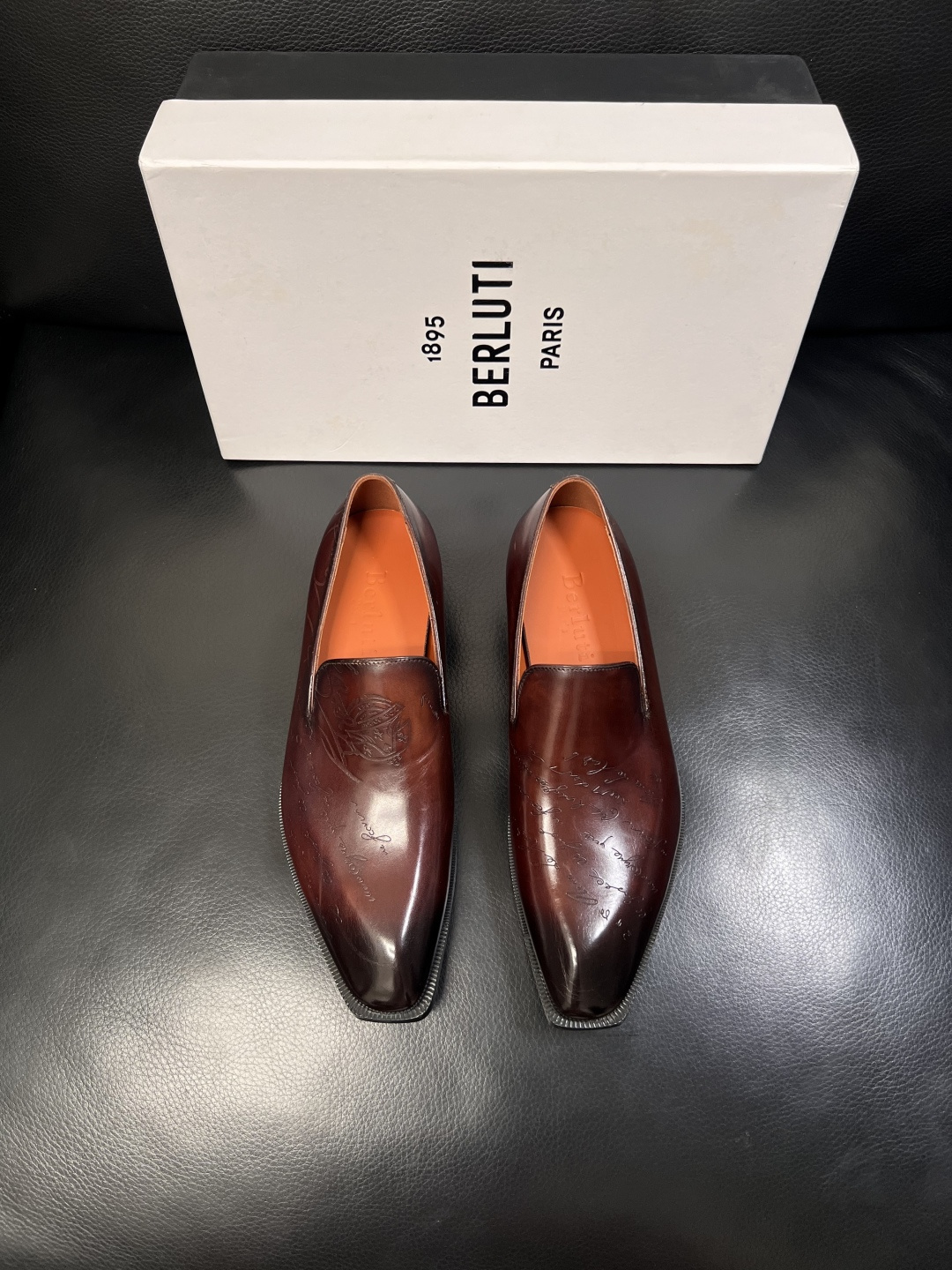 Berluti  顶级代购  布鲁提 专柜同步发售原厂配置，意大利进口牛皮面料，全进口水染牛皮里垫，鞋底