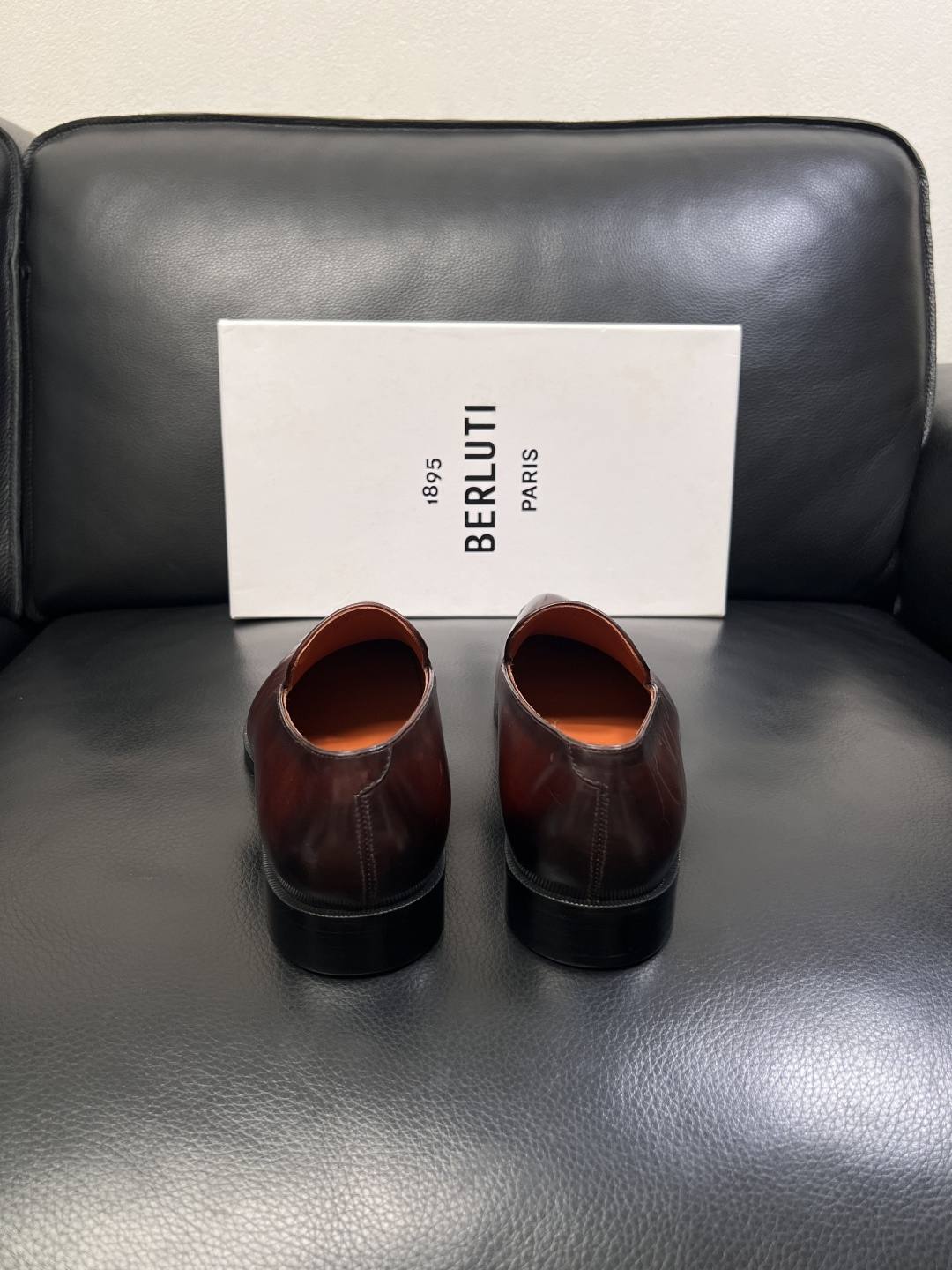 Berluti  顶级代购  布鲁提 专柜同步发售原厂配置，意大利进口牛皮面料，全进口水染牛皮里垫，鞋底