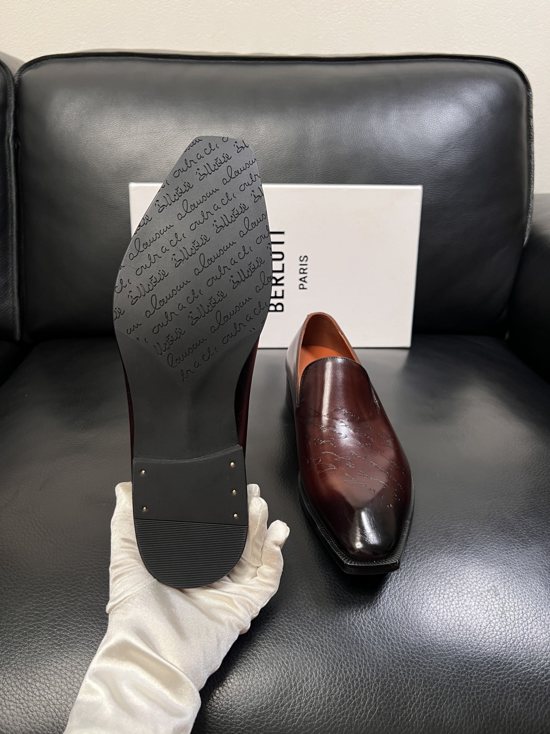 Berluti  顶级代购  布鲁提 专柜同步发售原厂配置，意大利进口牛皮面料，全进口水染牛皮里垫，鞋底