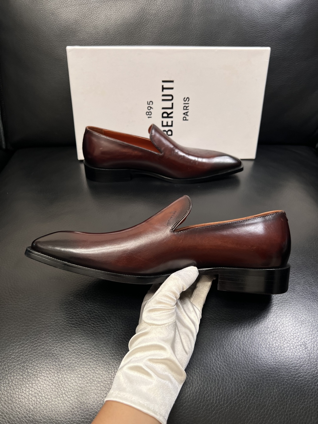 Berluti  顶级代购  布鲁提 专柜同步发售原厂配置，意大利进口牛皮面料，全进口水染牛皮里垫，鞋底
