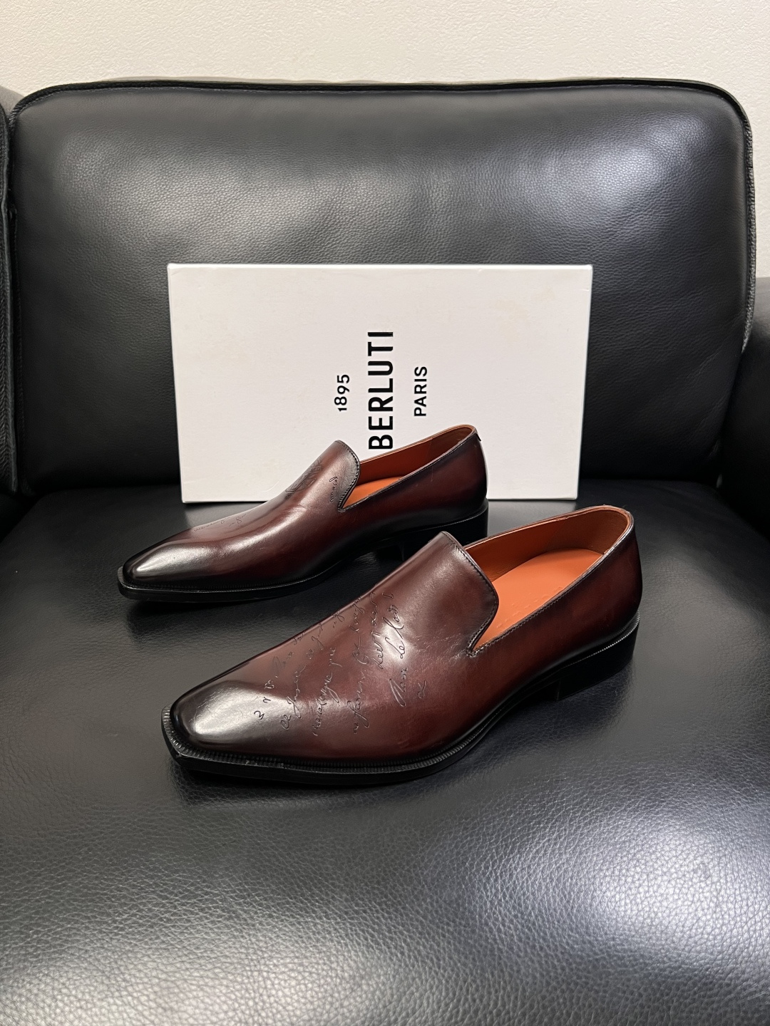 Berluti  顶级代购  布鲁提 专柜同步发售原厂配置，意大利进口牛皮面料，全进口水染牛皮里垫，鞋底