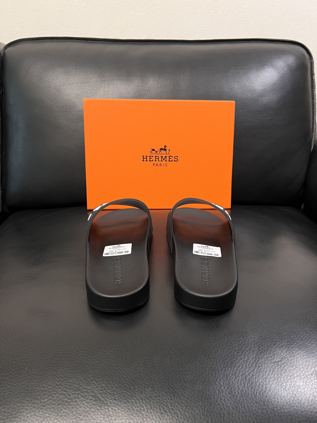 Hermes  高品质  顶级工艺品  爱马仕 拖鞋专柜同步发售原厂配置，意大利进口原版面料，高品质拼接
