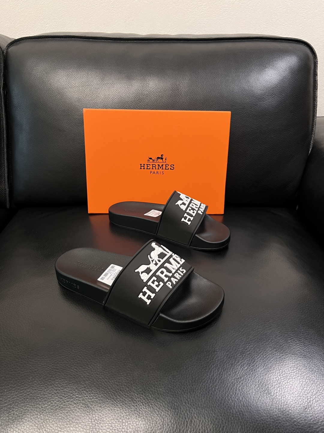 Hermes  高品质  顶级工艺品  爱马仕 拖鞋专柜同步发售原厂配置，意大利进口原版面料，高品质拼接