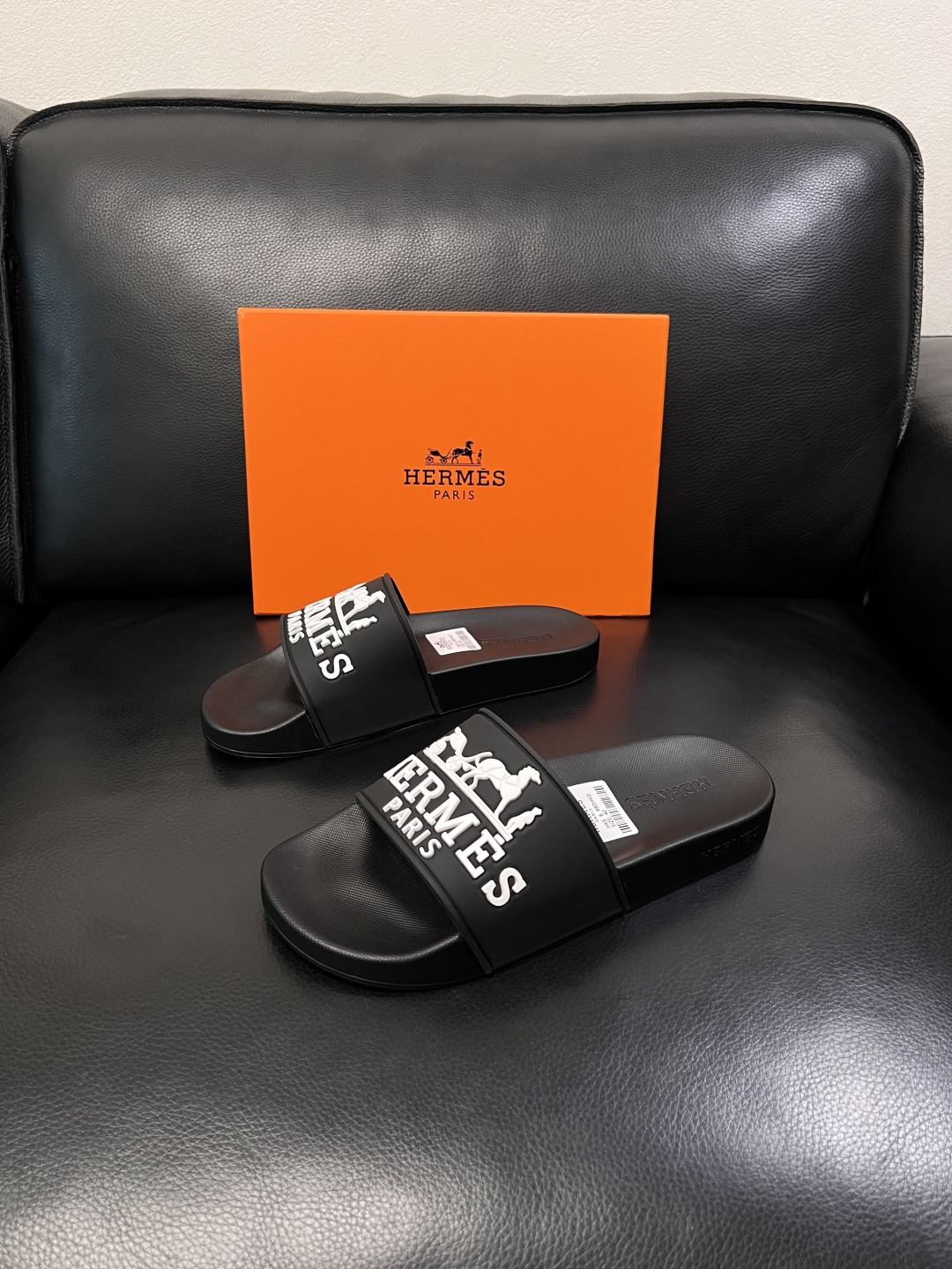 Hermes  高品质  顶级工艺品  爱马仕 拖鞋专柜同步发售原厂配置，意大利进口原版面料，高品质拼接