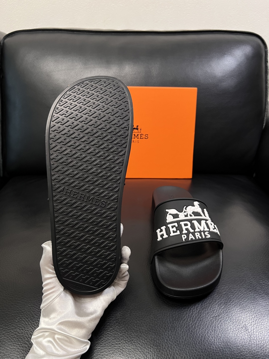 Hermes  高品质  顶级工艺品  爱马仕 拖鞋专柜同步发售原厂配置，意大利进口原版面料，高品质拼接