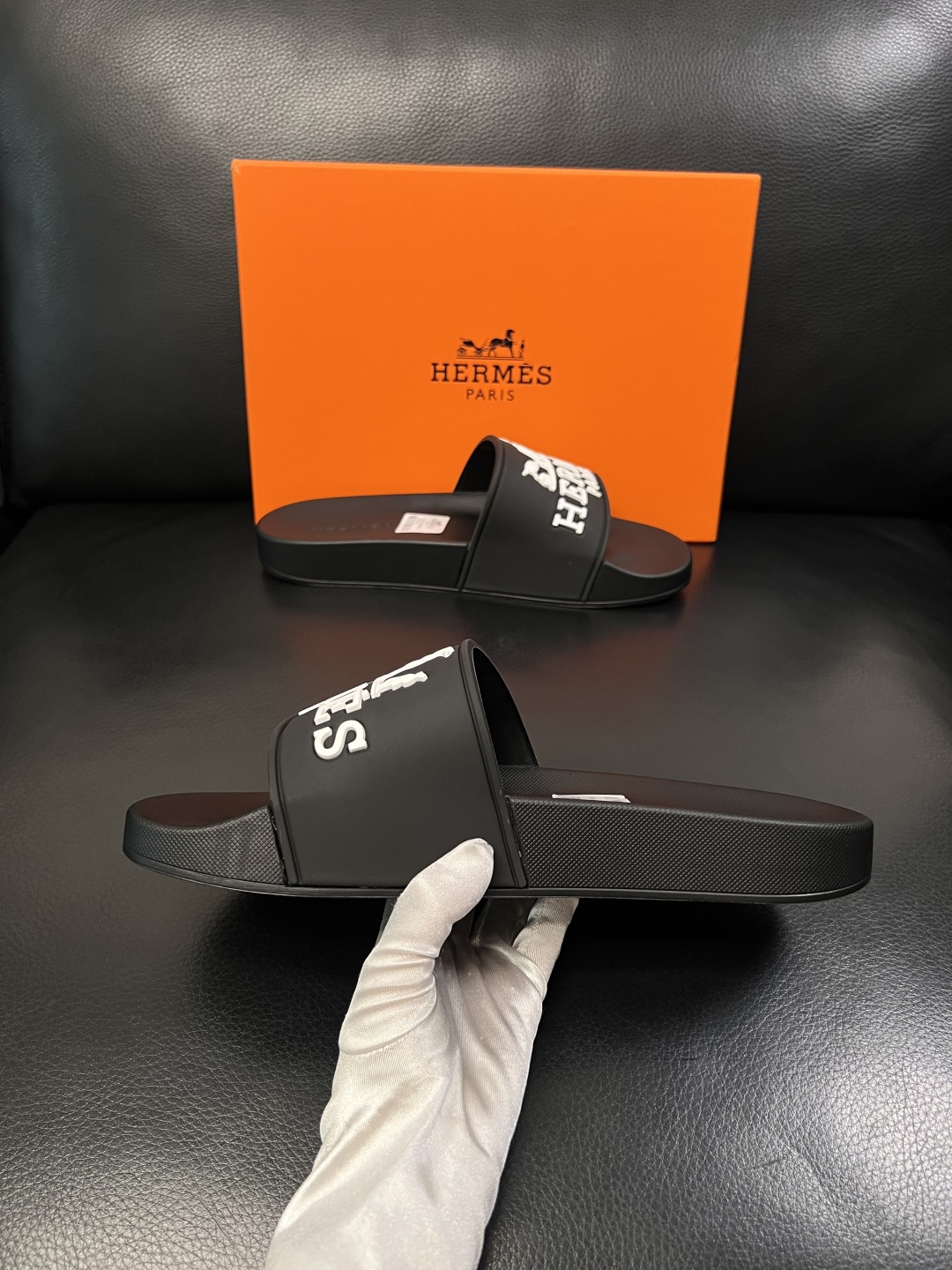 Hermes  高品质  顶级工艺品  爱马仕 拖鞋专柜同步发售原厂配置，意大利进口原版面料，高品质拼接