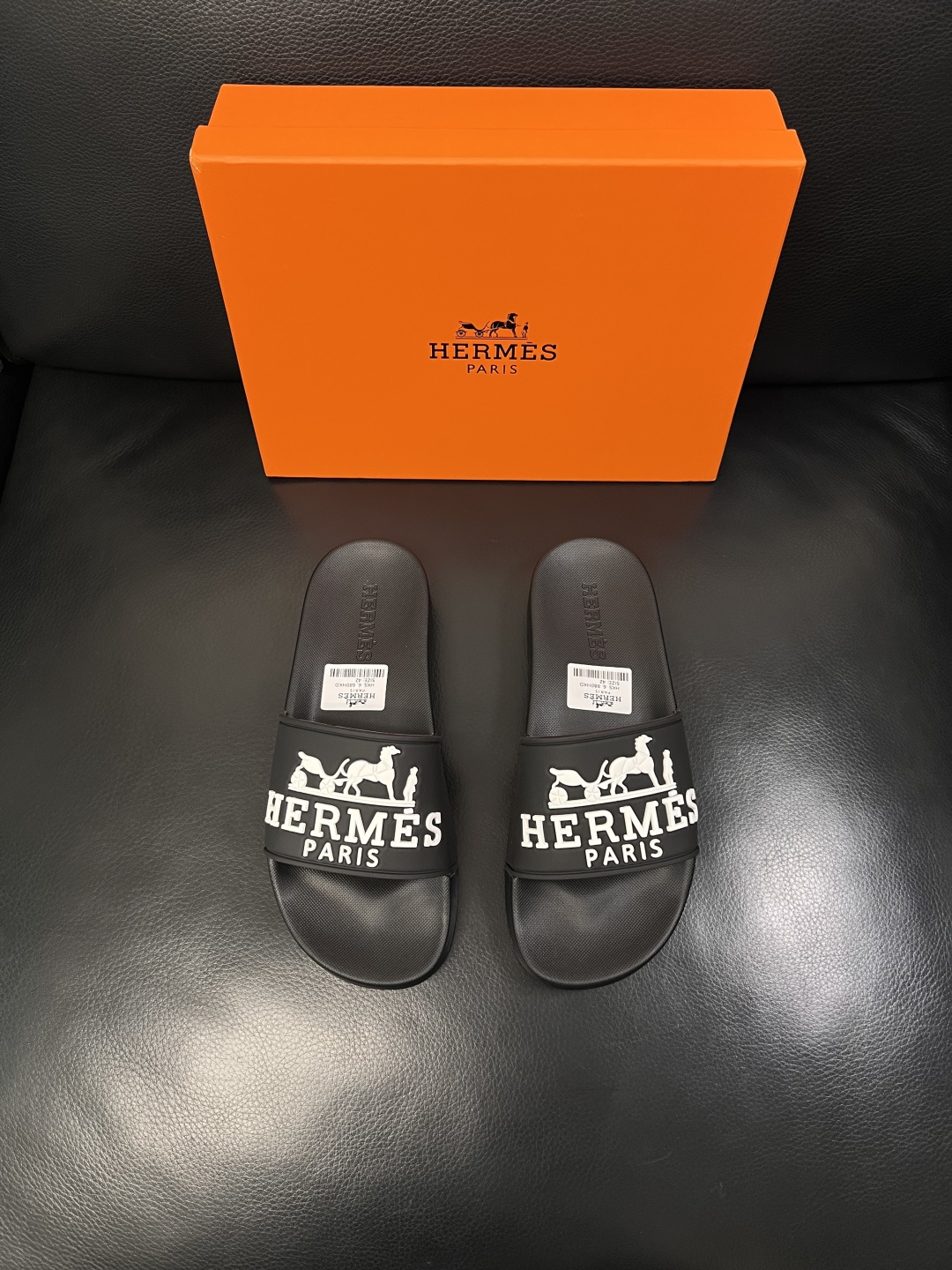 Hermes  高品质  顶级工艺品  爱马仕 拖鞋专柜同步发售原厂配置，意大利进口原版面料，高品质拼接