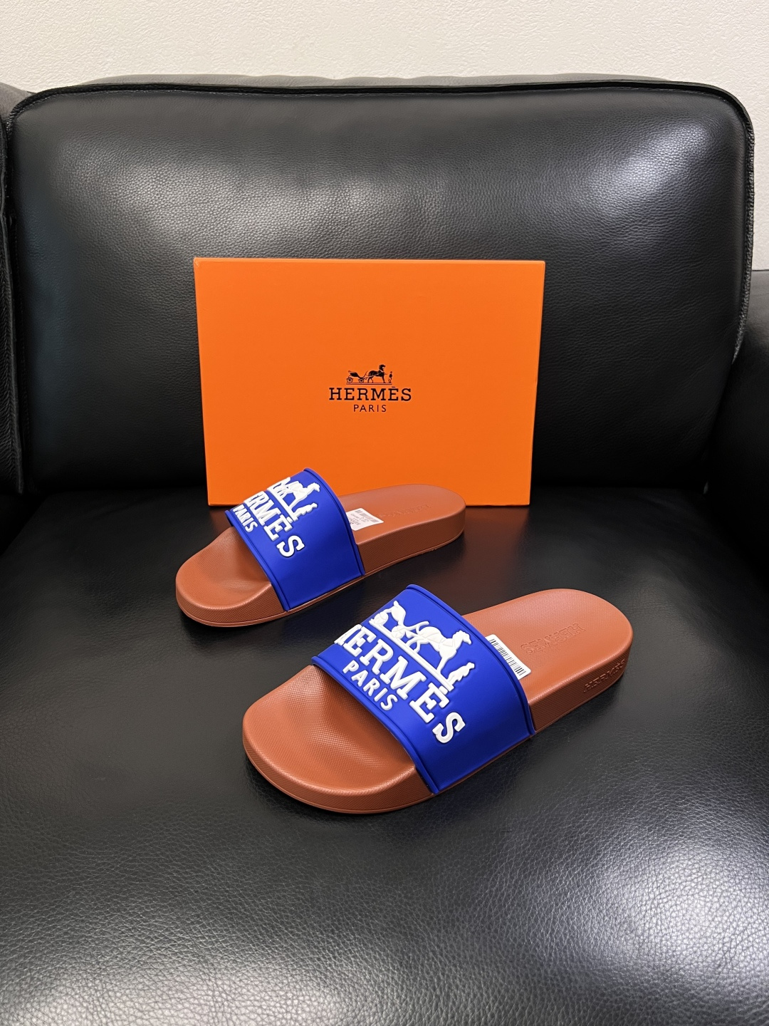 Hermes  高品质  顶级工艺品  爱马仕 拖鞋专柜同步发售原厂配置，意大利进口原版面料，高品质拼接