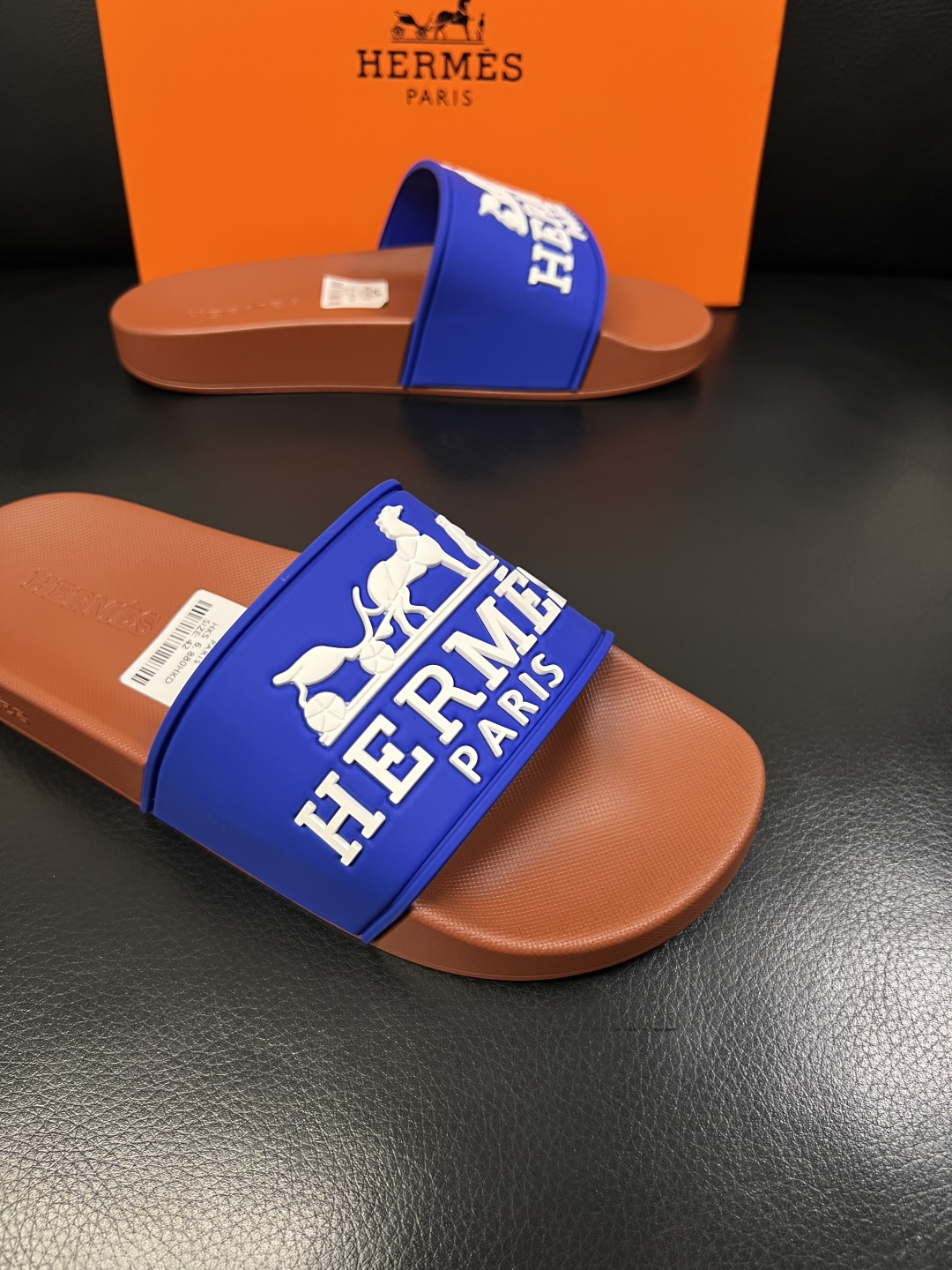 Hermes  高品质  顶级工艺品  爱马仕 拖鞋专柜同步发售原厂配置，意大利进口原版面料，高品质拼接