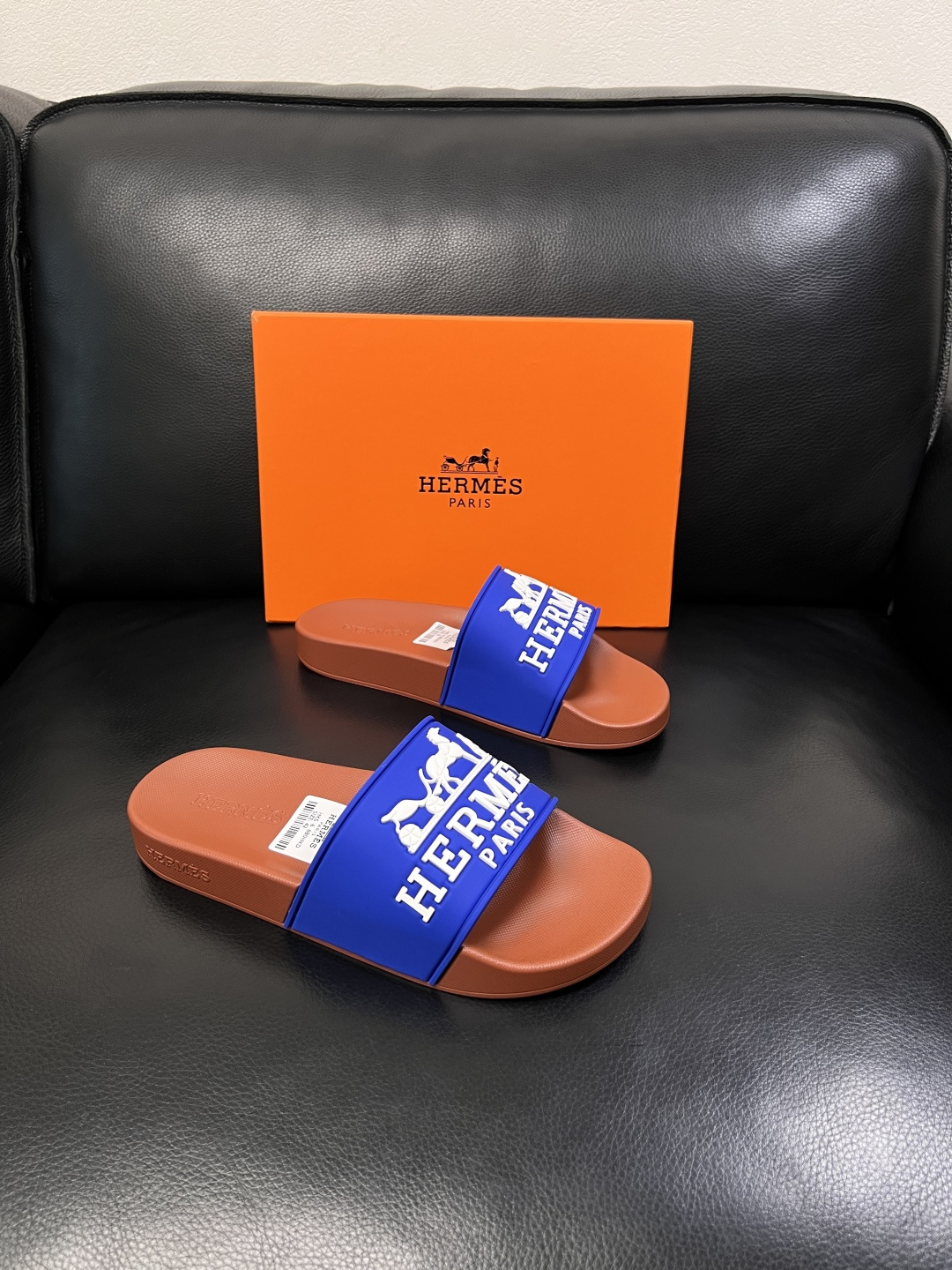Hermes  高品质  顶级工艺品  爱马仕 拖鞋专柜同步发售原厂配置，意大利进口原版面料，高品质拼接