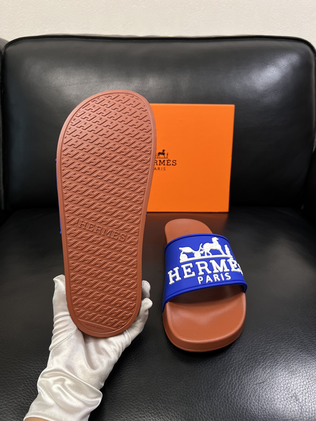 Hermes  高品质  顶级工艺品  爱马仕 拖鞋专柜同步发售原厂配置，意大利进口原版面料，高品质拼接