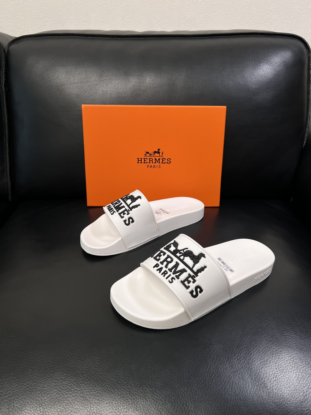 Hermes  高品质  顶级工艺品  爱马仕 拖鞋专柜同步发售原厂配置，意大利进口原版面料，高品质拼接