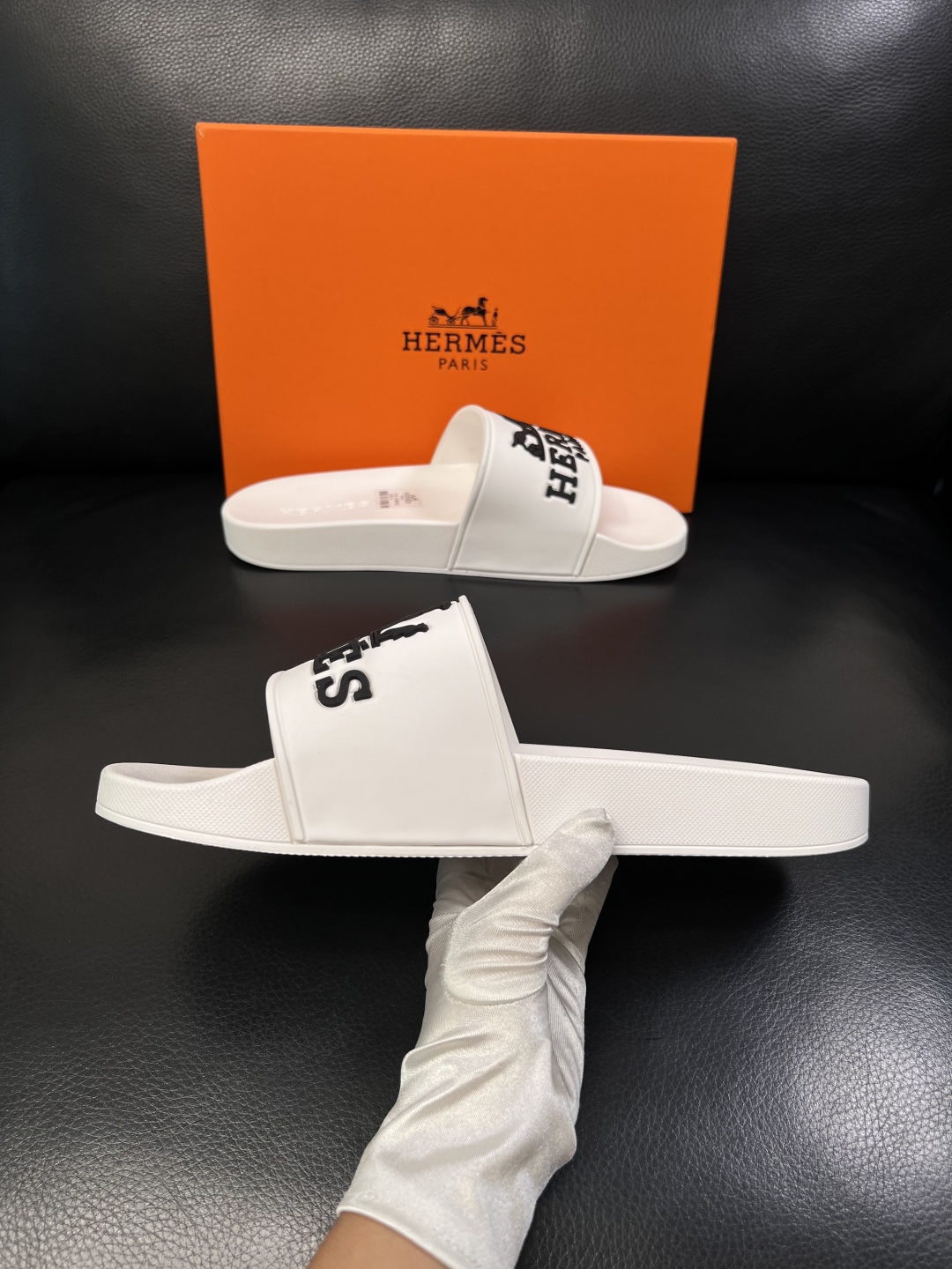 Hermes  高品质  顶级工艺品  爱马仕 拖鞋专柜同步发售原厂配置，意大利进口原版面料，高品质拼接