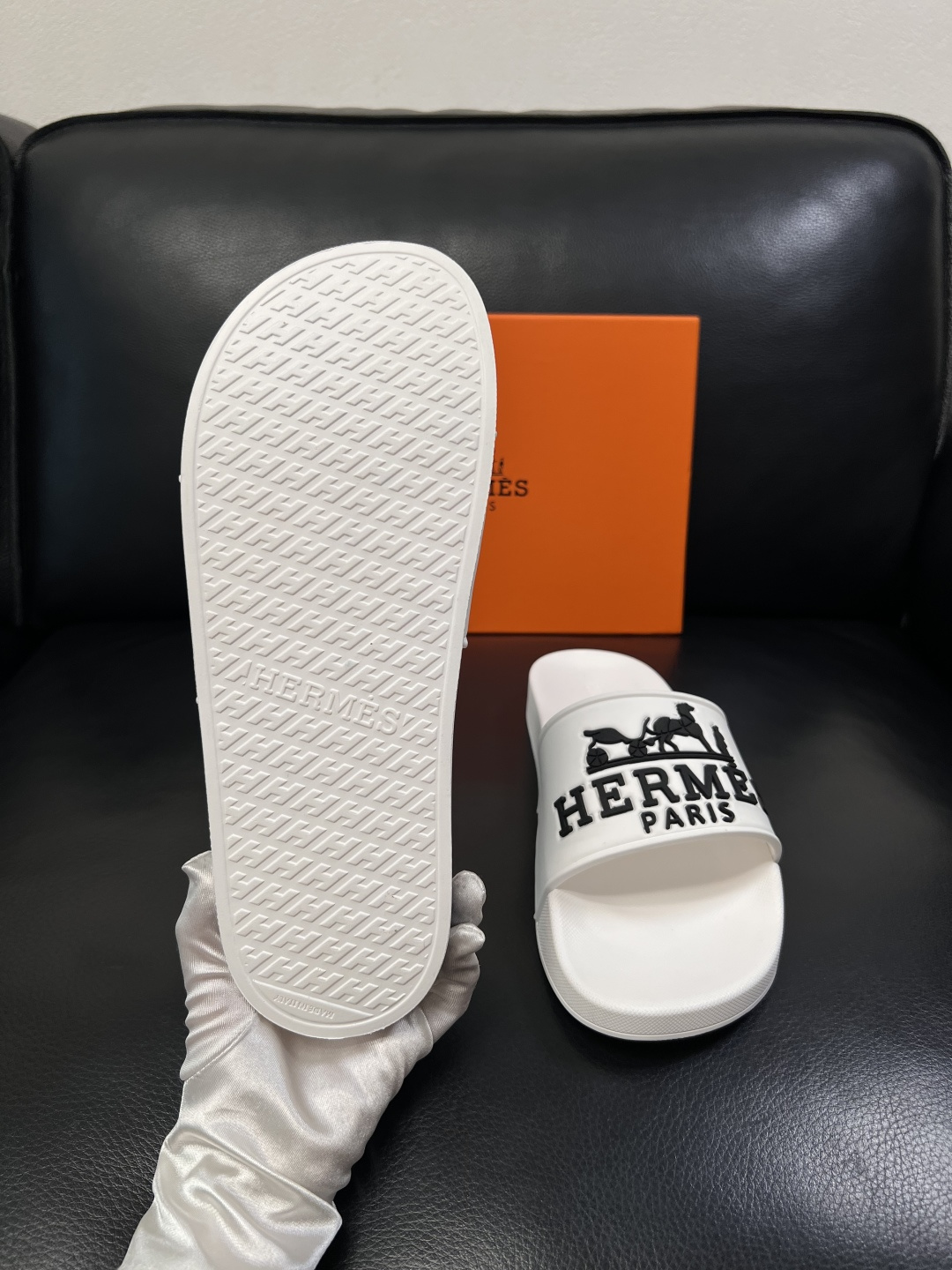 Hermes  高品质  顶级工艺品  爱马仕 拖鞋专柜同步发售原厂配置，意大利进口原版面料，高品质拼接