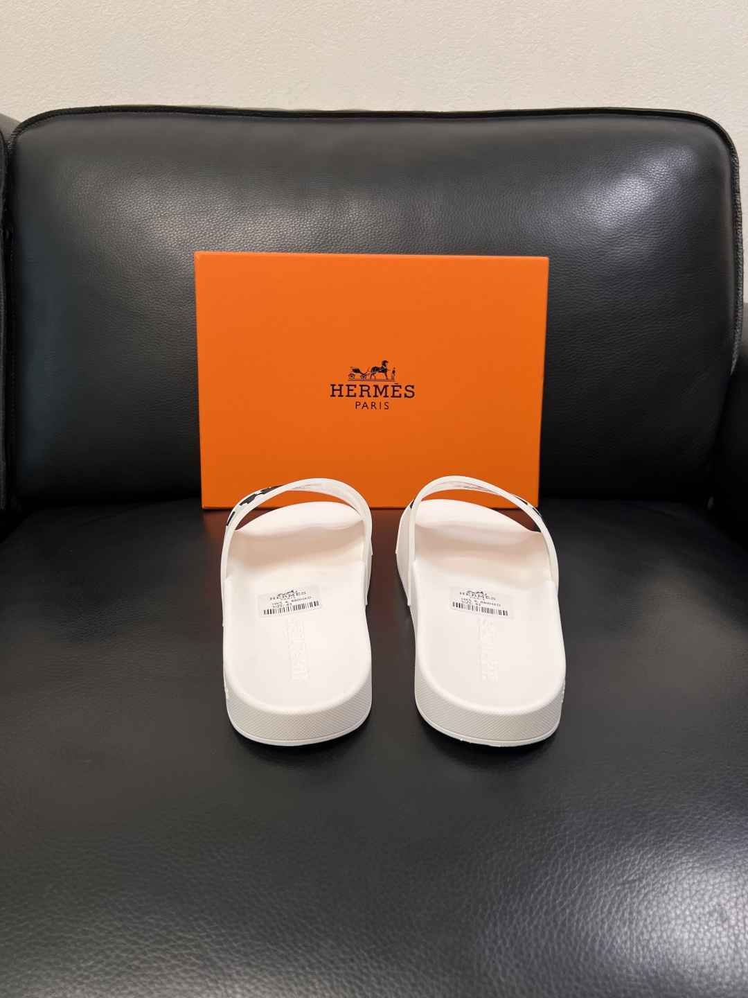 Hermes  高品质  顶级工艺品  爱马仕 拖鞋专柜同步发售原厂配置，意大利进口原版面料，高品质拼接