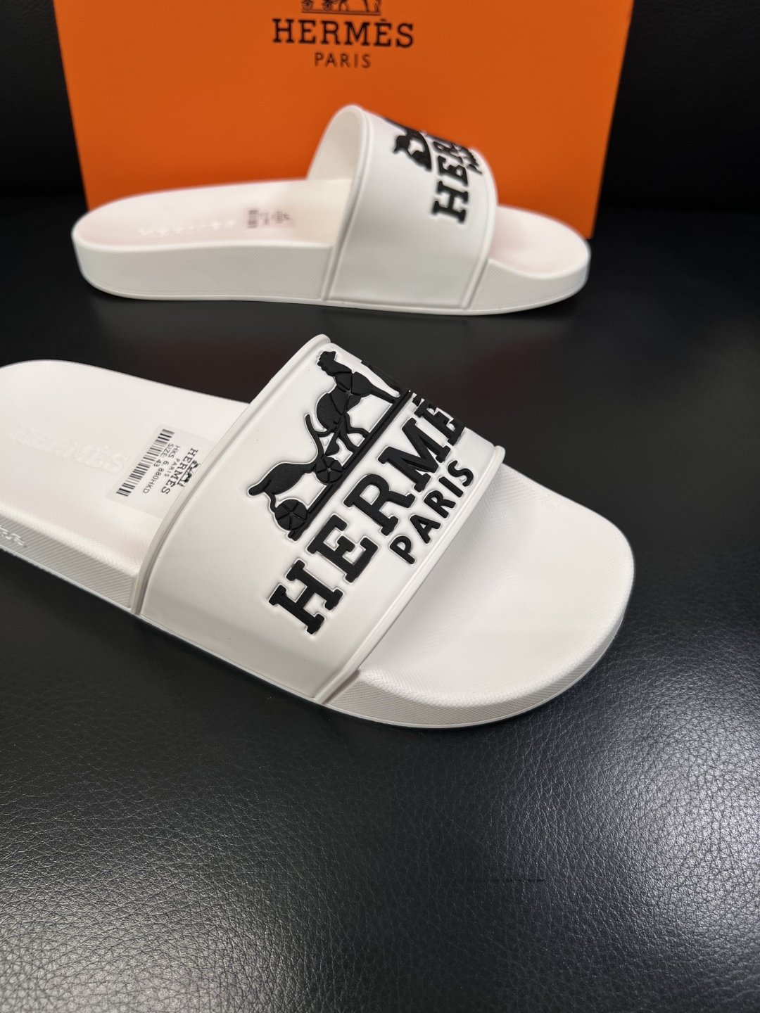 Hermes  高品质  顶级工艺品  爱马仕 拖鞋专柜同步发售原厂配置，意大利进口原版面料，高品质拼接