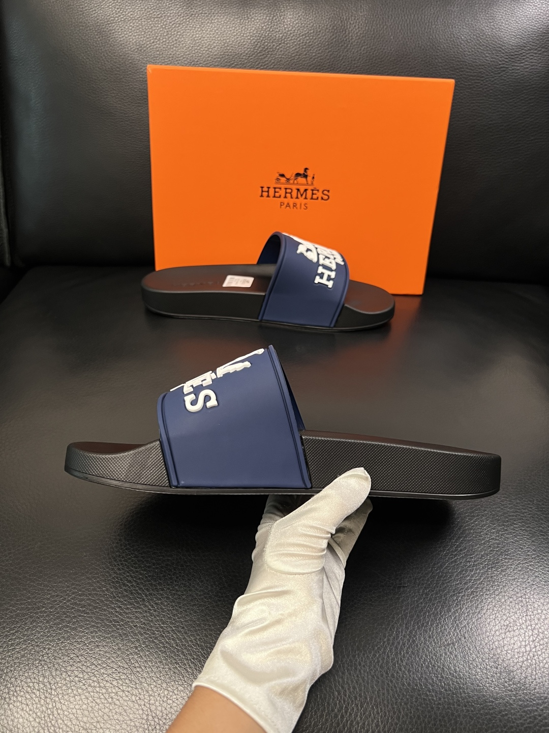 Hermes  高品质  顶级工艺品  爱马仕 拖鞋专柜同步发售原厂配置，意大利进口原版面料，高品质拼接