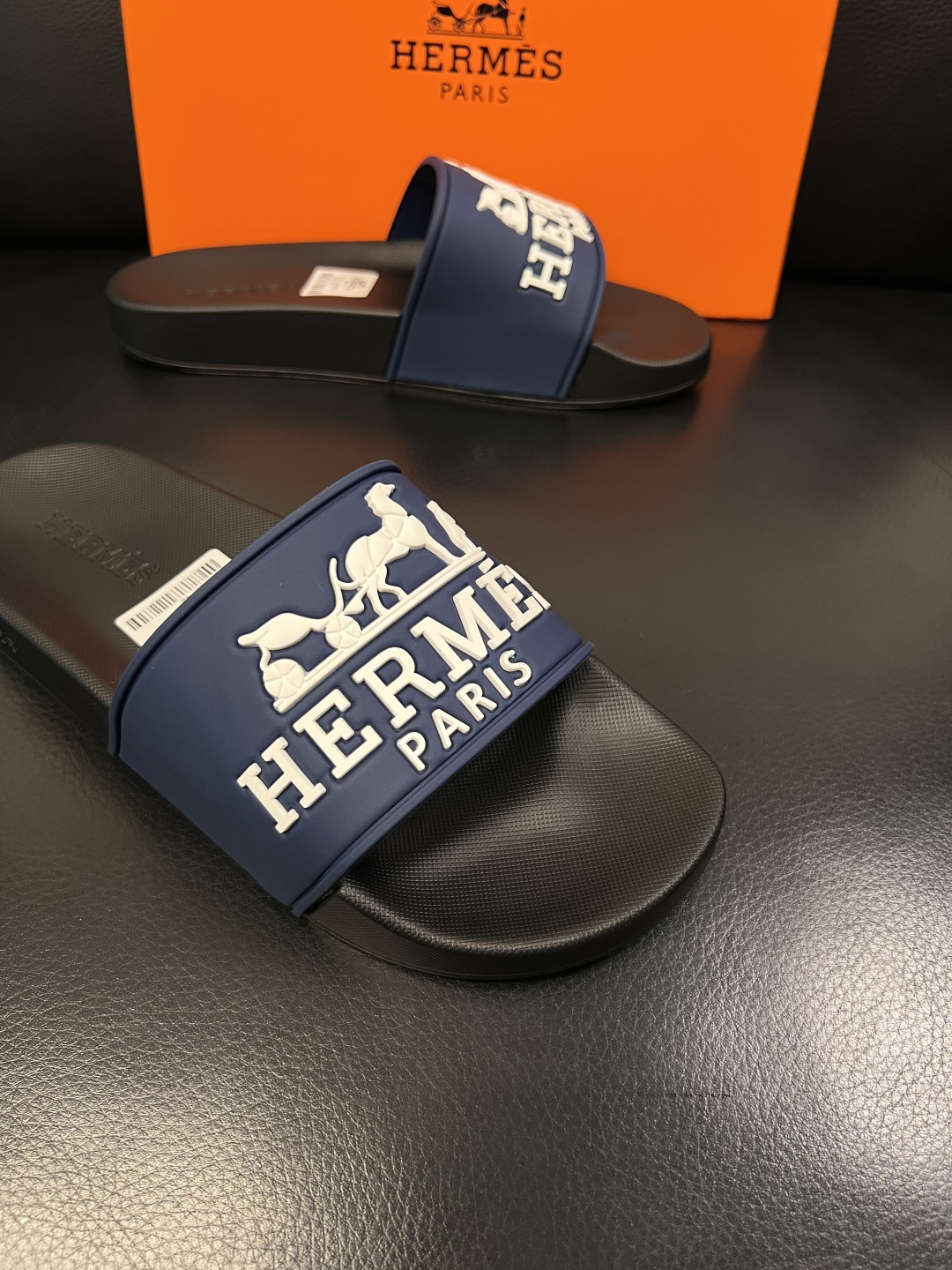 Hermes  高品质  顶级工艺品  爱马仕 拖鞋专柜同步发售原厂配置，意大利进口原版面料，高品质拼接