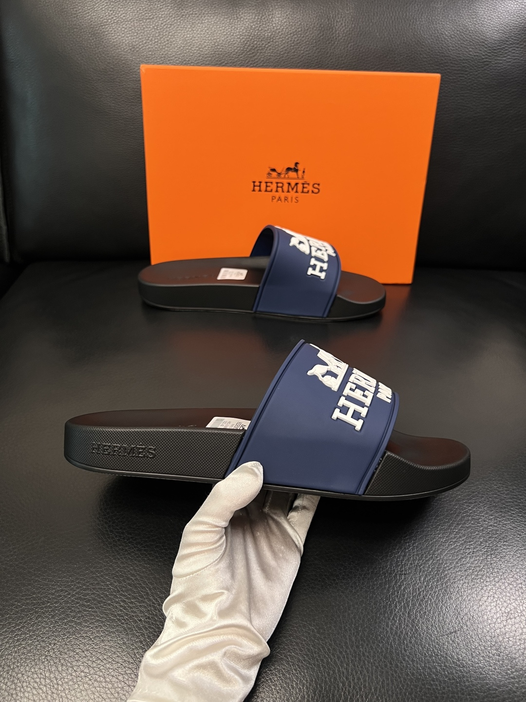 Hermes  高品质  顶级工艺品  爱马仕 拖鞋专柜同步发售原厂配置，意大利进口原版面料，高品质拼接