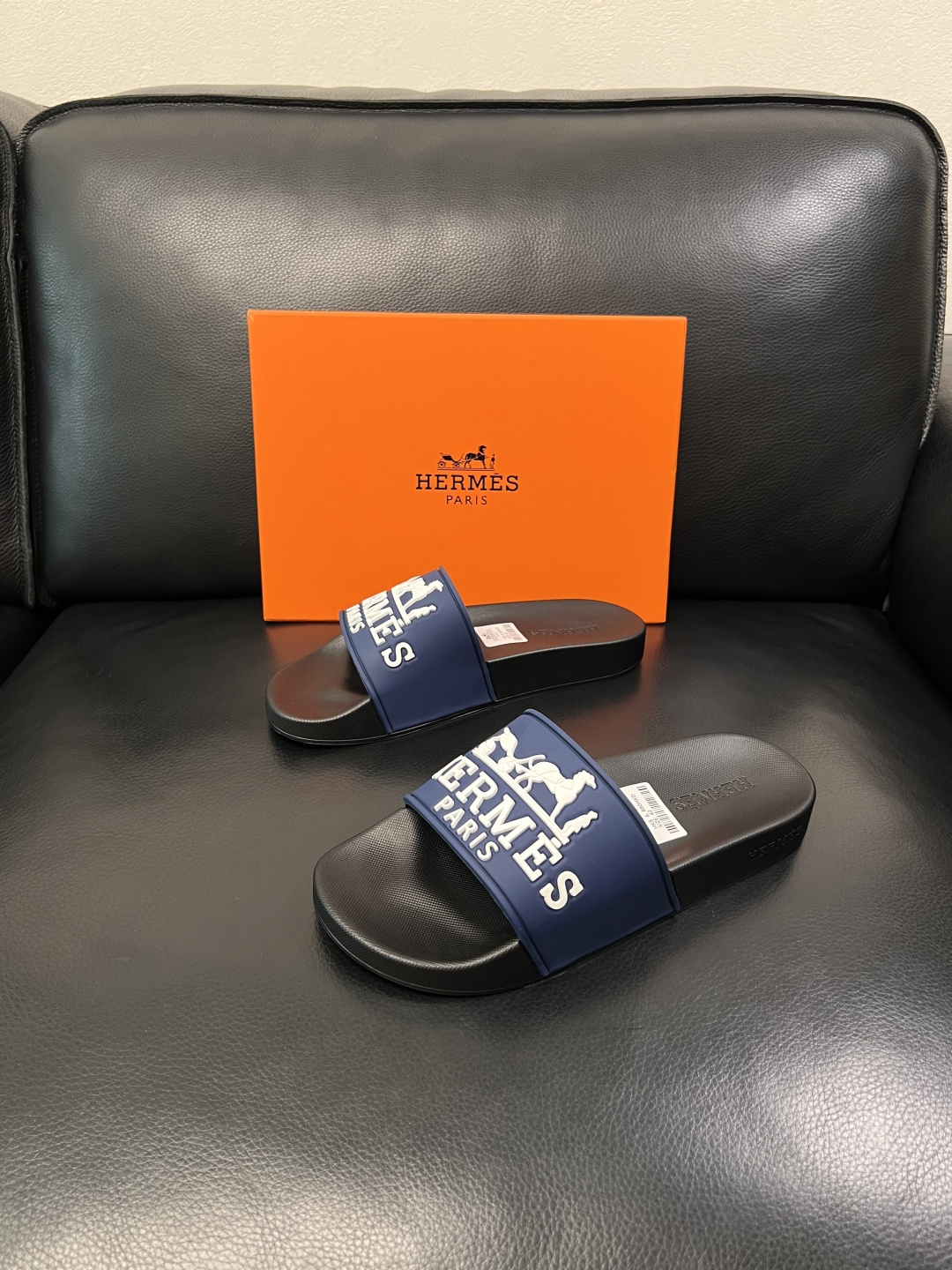 Hermes  高品质  顶级工艺品  爱马仕 拖鞋专柜同步发售原厂配置，意大利进口原版面料，高品质拼接