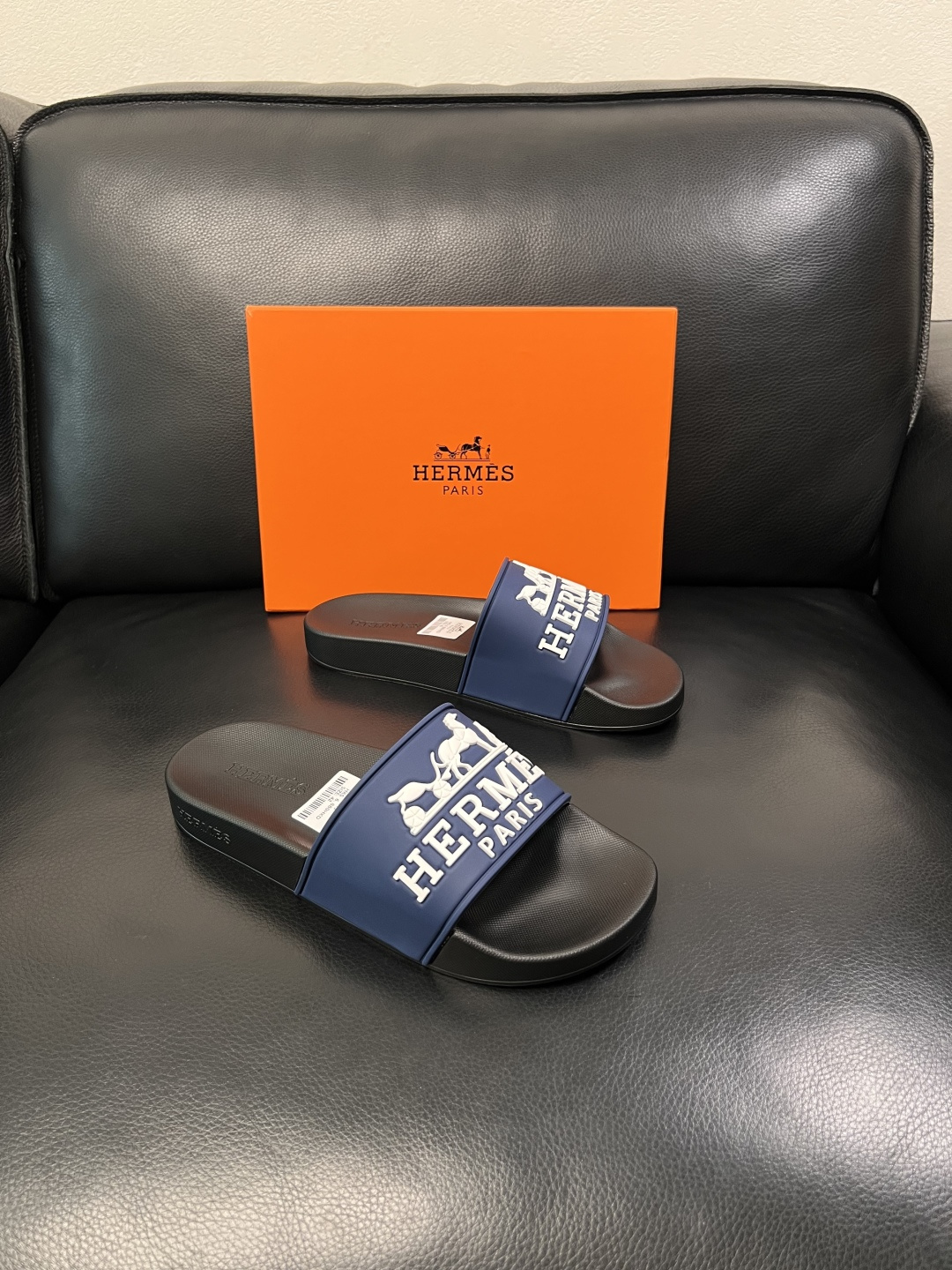 Hermes  高品质  顶级工艺品  爱马仕 拖鞋专柜同步发售原厂配置，意大利进口原版面料，高品质拼接