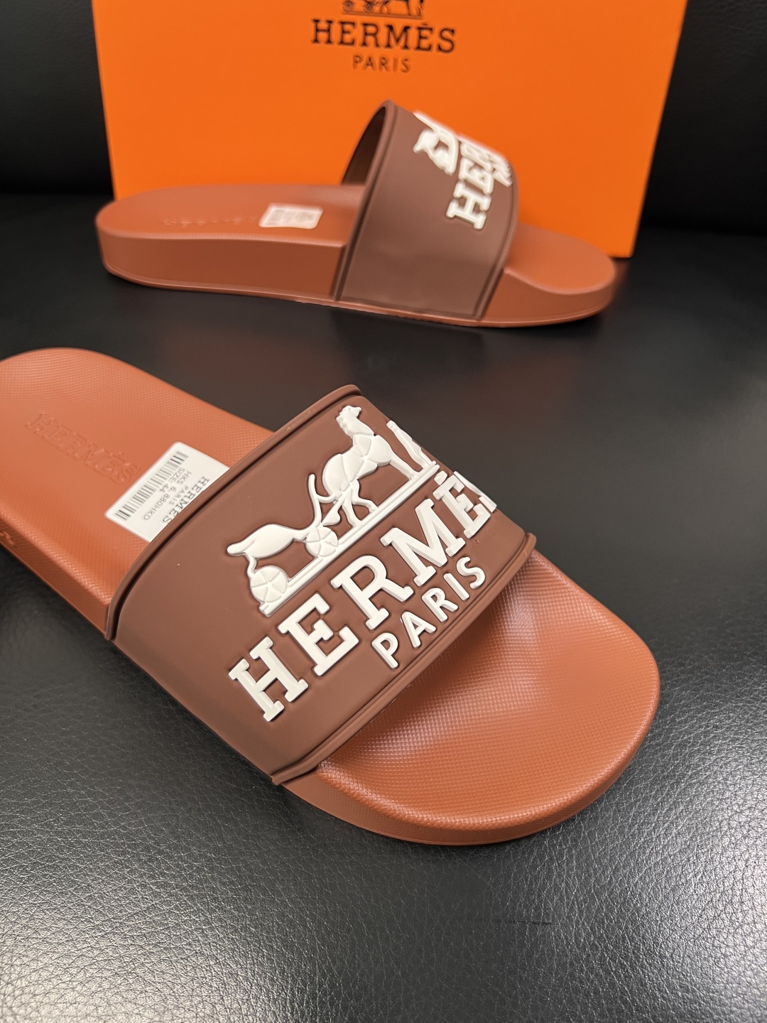 Hermes  高品质  顶级工艺品  爱马仕 拖鞋专柜同步发售原厂配置，意大利进口原版面料，高品质拼接