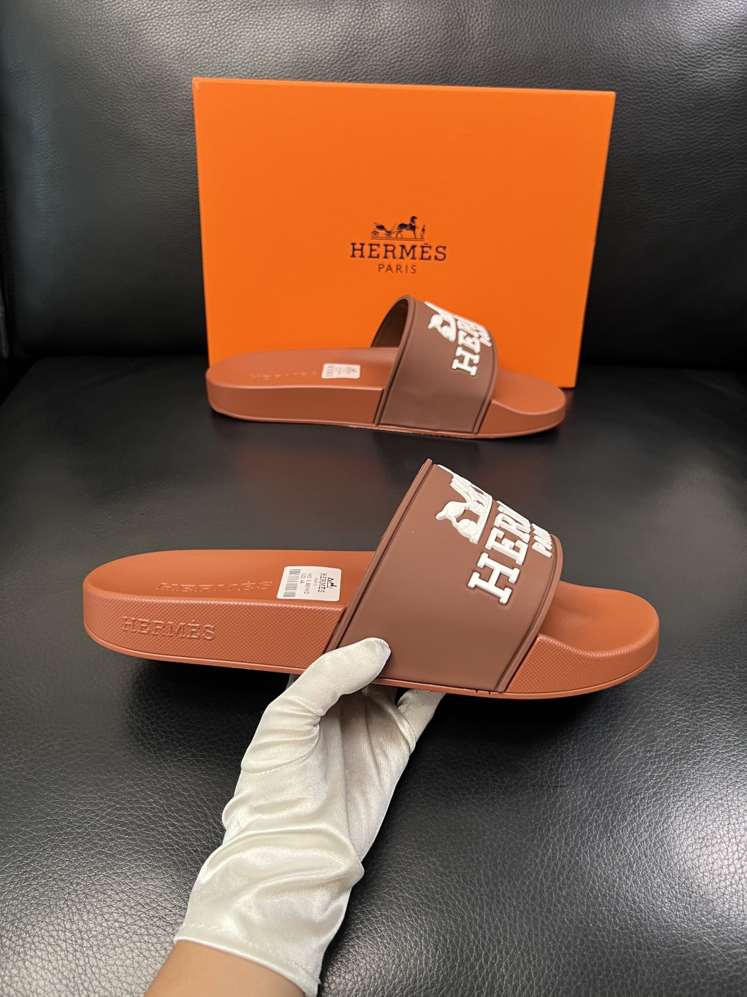 Hermes  高品质  顶级工艺品  爱马仕 拖鞋专柜同步发售原厂配置，意大利进口原版面料，高品质拼接