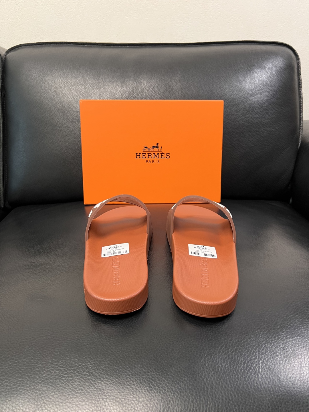 Hermes  高品质  顶级工艺品  爱马仕 拖鞋专柜同步发售原厂配置，意大利进口原版面料，高品质拼接