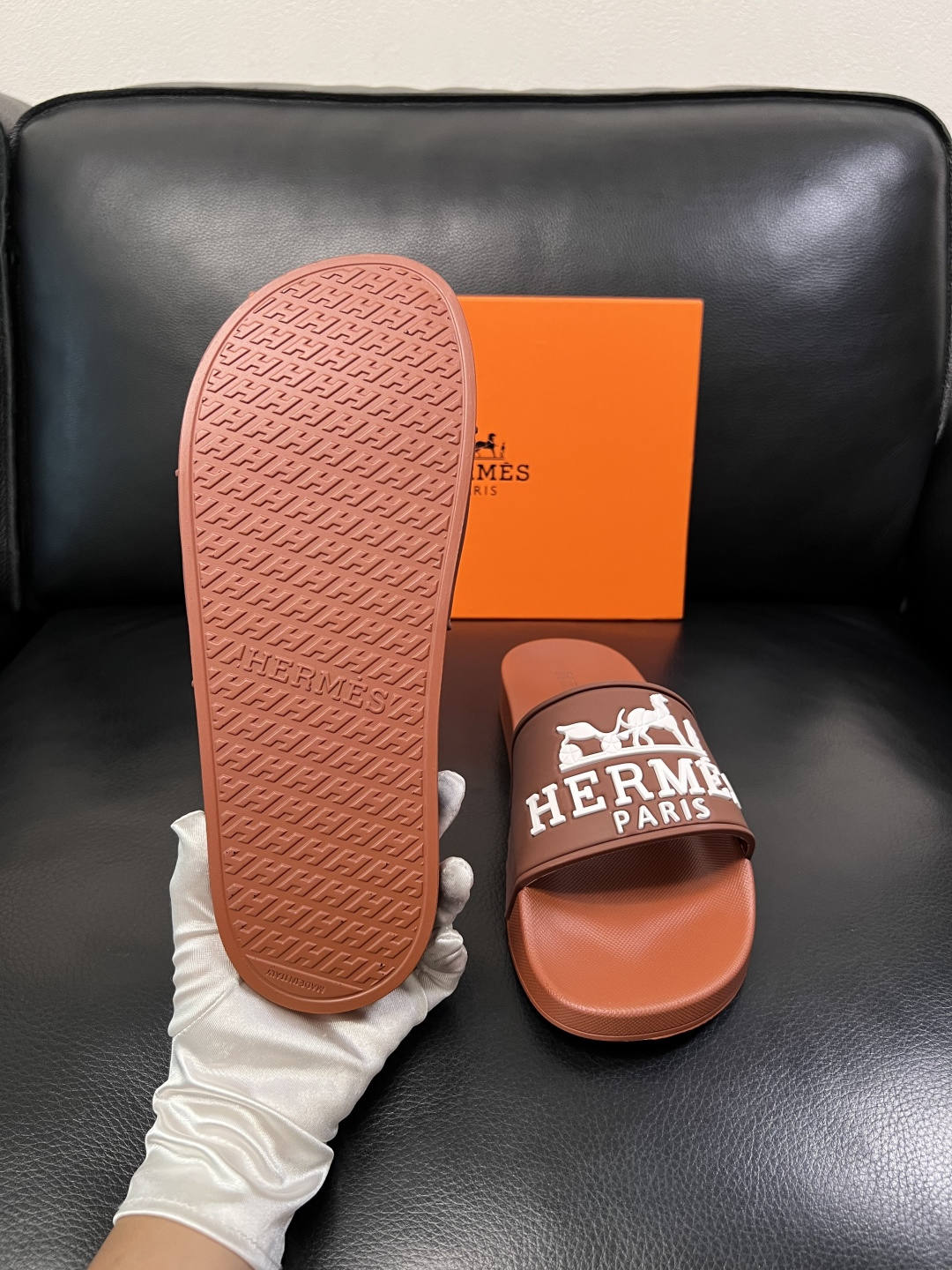 Hermes  高品质  顶级工艺品  爱马仕 拖鞋专柜同步发售原厂配置，意大利进口原版面料，高品质拼接