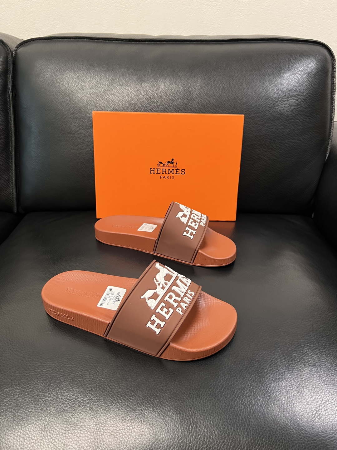 Hermes  高品质  顶级工艺品  爱马仕 拖鞋专柜同步发售原厂配置，意大利进口原版面料，高品质拼接