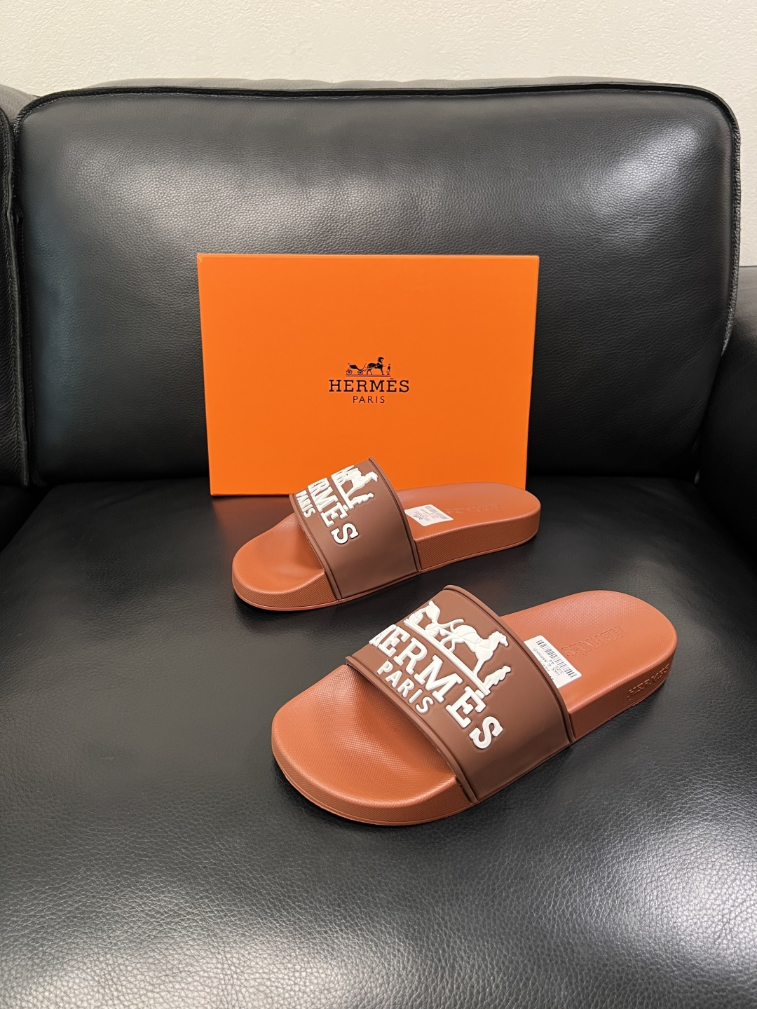Hermes  高品质  顶级工艺品  爱马仕 拖鞋专柜同步发售原厂配置，意大利进口原版面料，高品质拼接