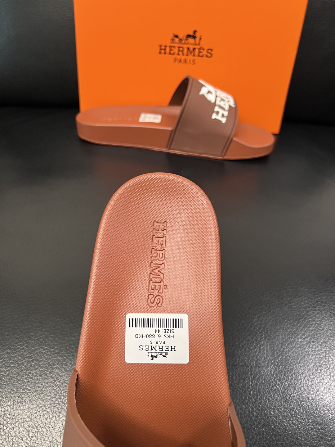 Hermes  高品质  顶级工艺品  爱马仕 拖鞋专柜同步发售原厂配置，意大利进口原版面料，高品质拼接