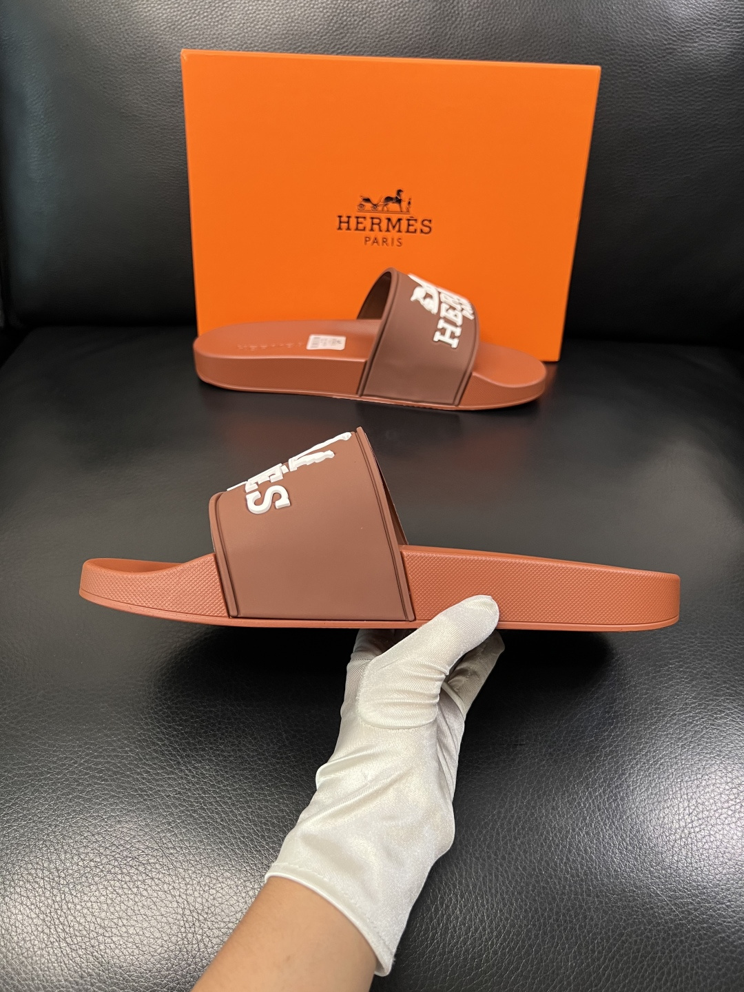 Hermes  高品质  顶级工艺品  爱马仕 拖鞋专柜同步发售原厂配置，意大利进口原版面料，高品质拼接