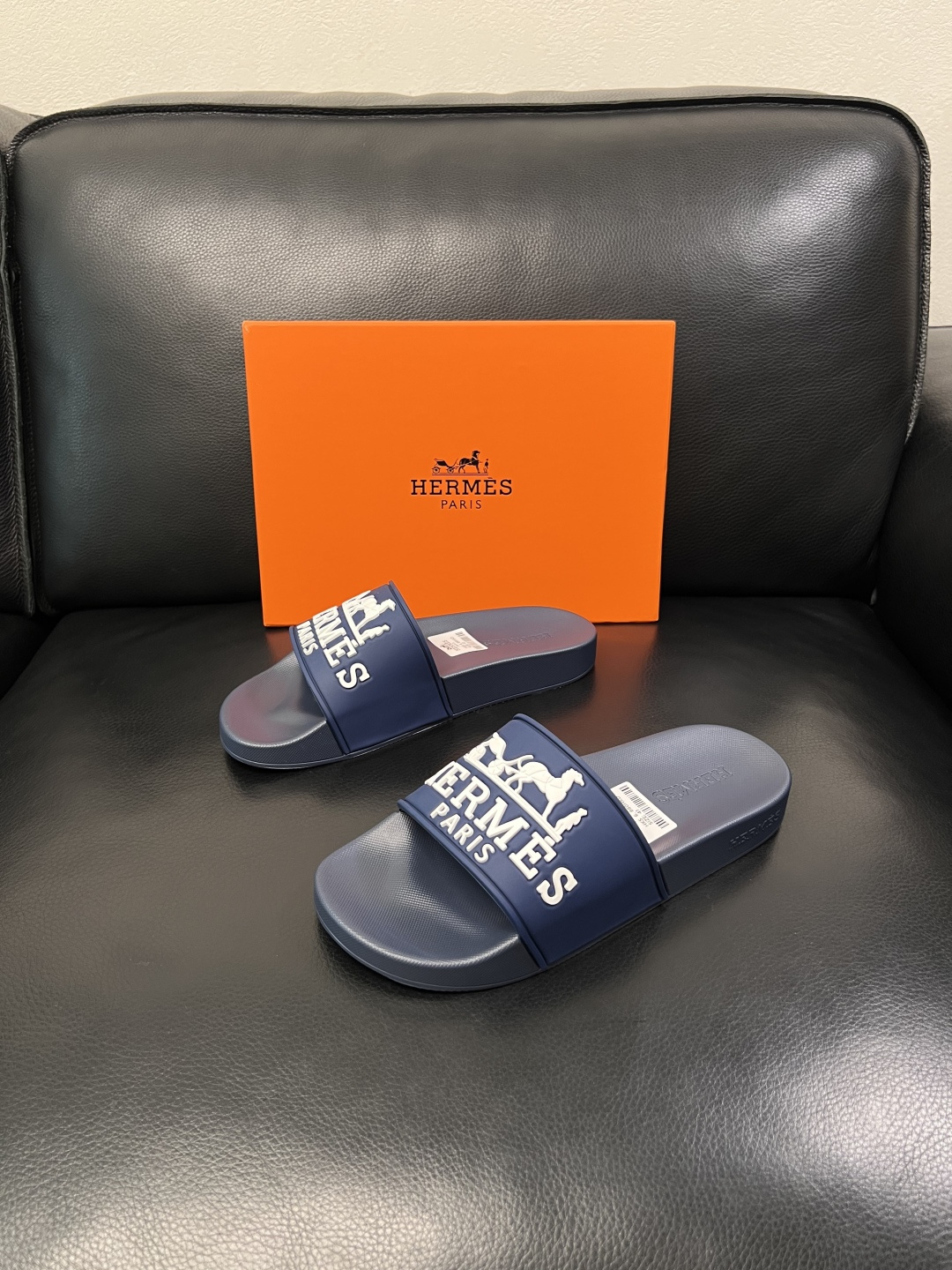 Hermes  高品质  顶级工艺品  爱马仕 拖鞋专柜同步发售原厂配置，意大利进口原版面料，高品质拼接