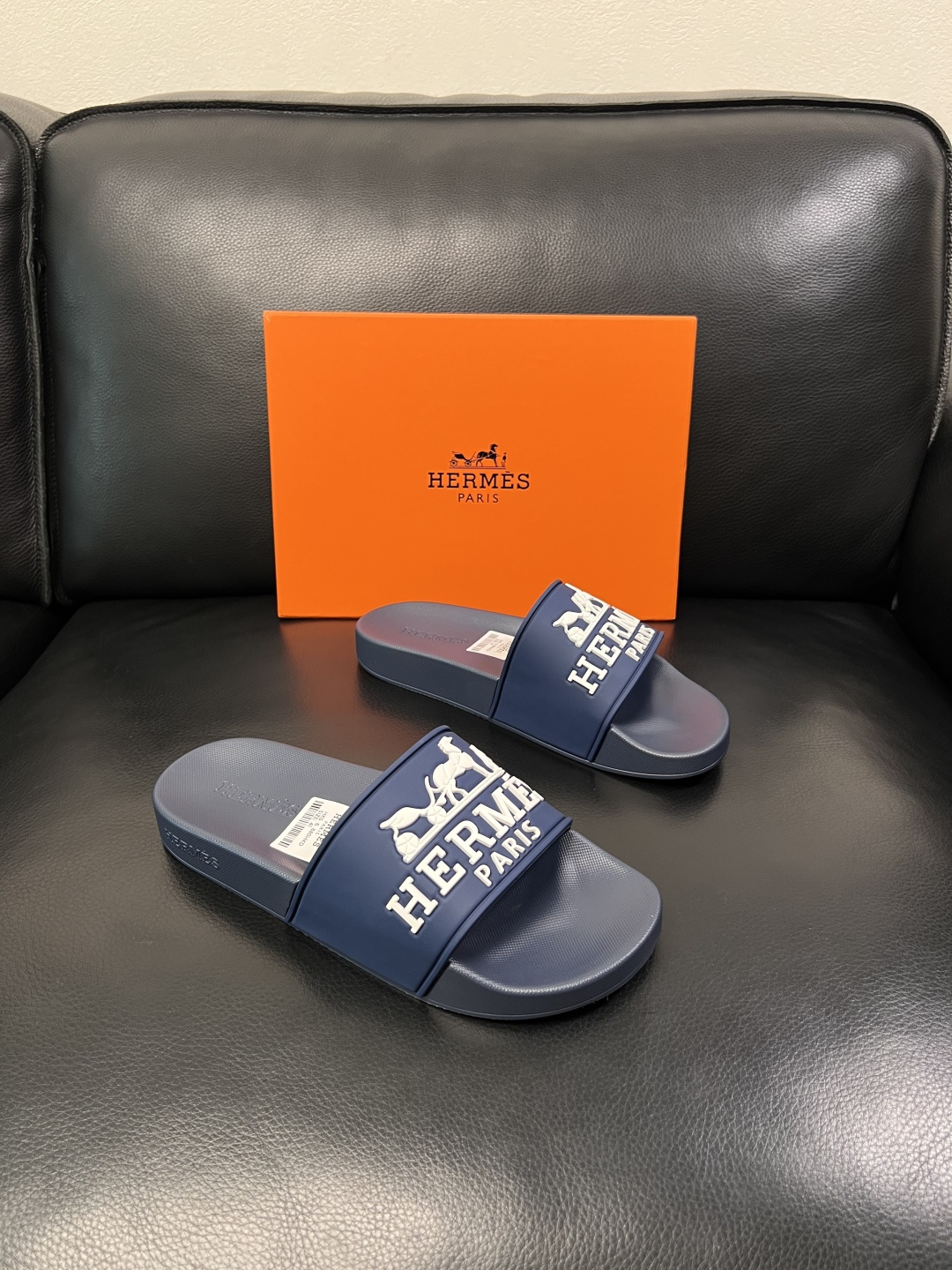 Hermes  高品质  顶级工艺品  爱马仕 拖鞋专柜同步发售原厂配置，意大利进口原版面料，高品质拼接