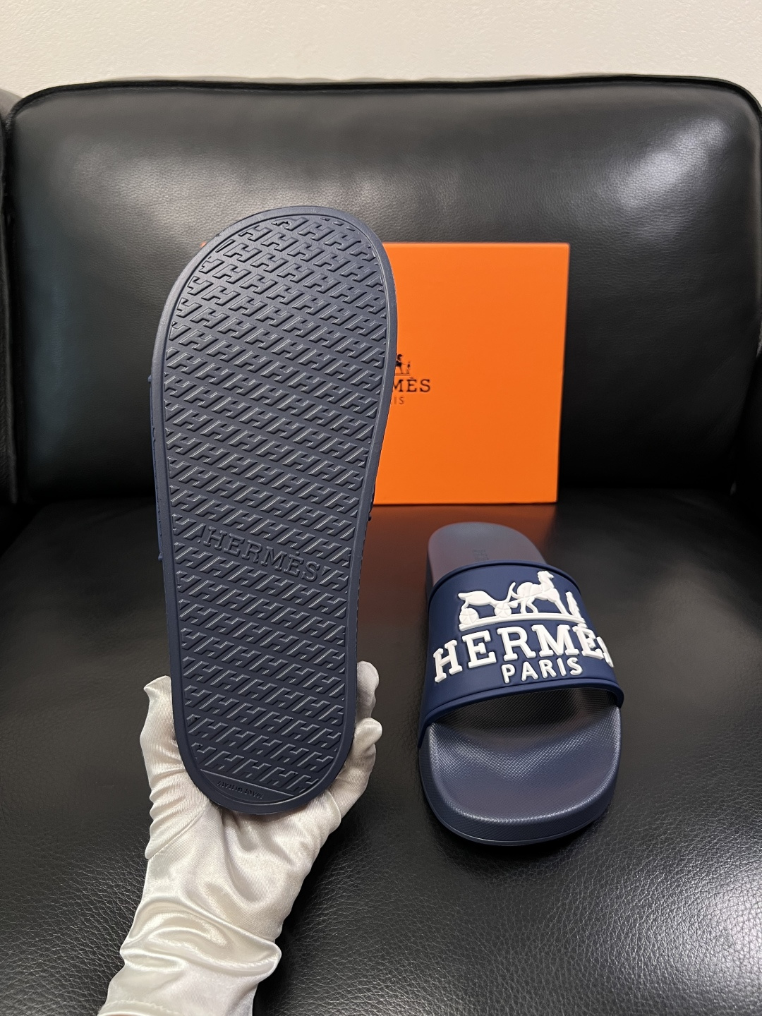 Hermes  高品质  顶级工艺品  爱马仕 拖鞋专柜同步发售原厂配置，意大利进口原版面料，高品质拼接