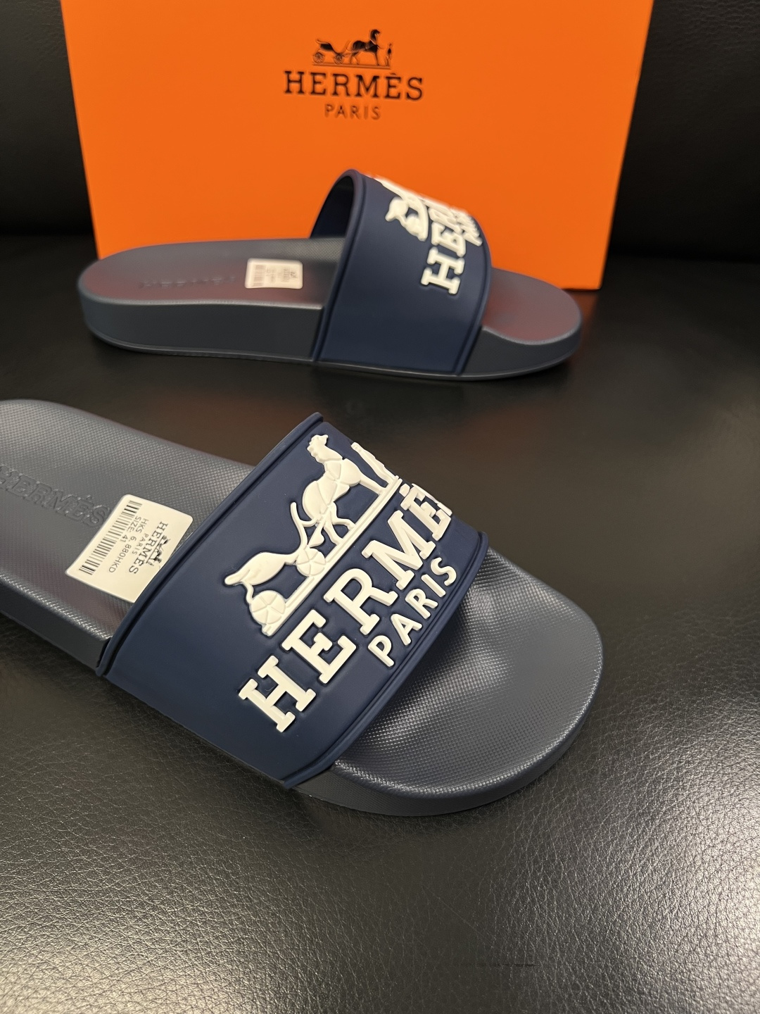 Hermes  高品质  顶级工艺品  爱马仕 拖鞋专柜同步发售原厂配置，意大利进口原版面料，高品质拼接