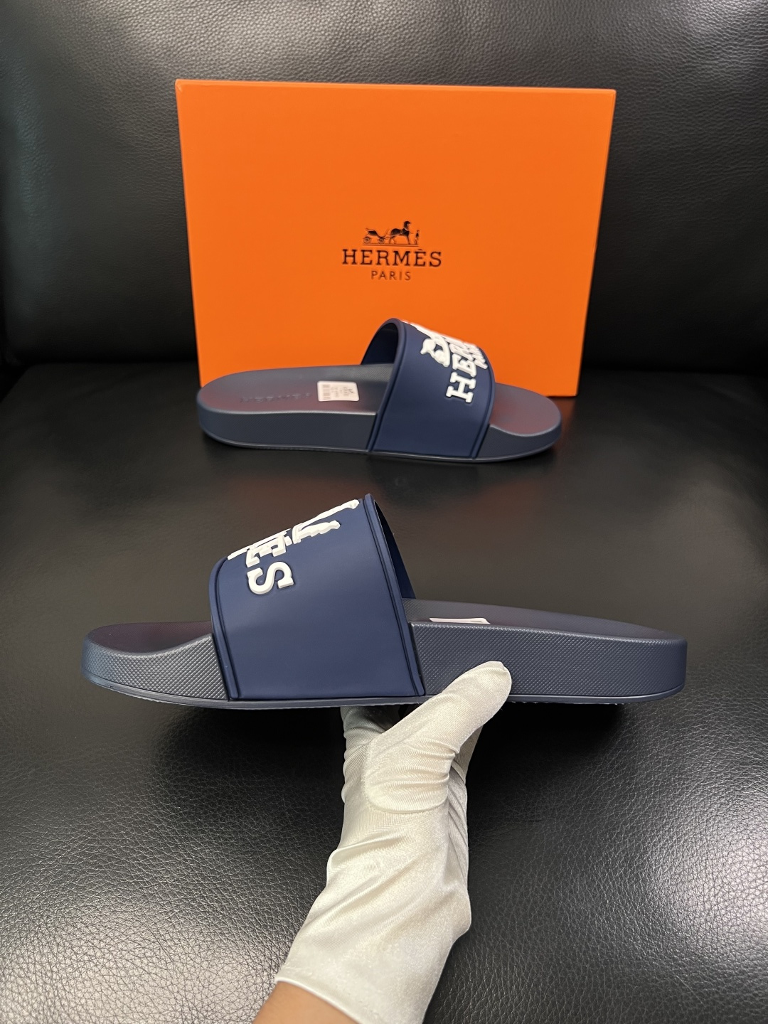 Hermes  高品质  顶级工艺品  爱马仕 拖鞋专柜同步发售原厂配置，意大利进口原版面料，高品质拼接