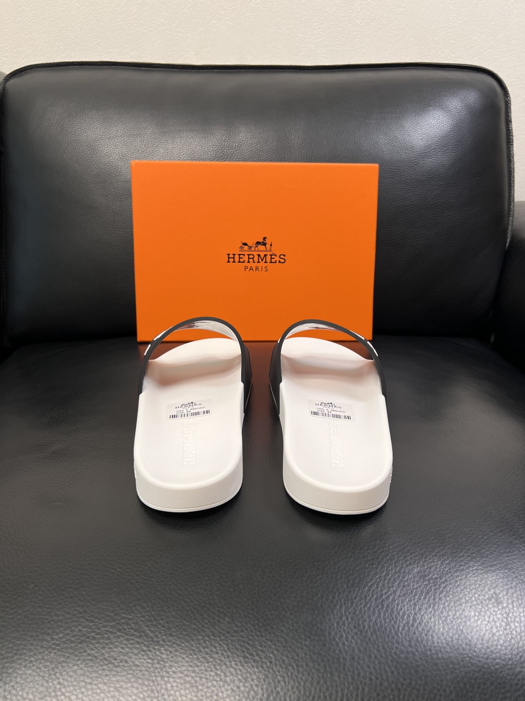 Hermes  高品质  顶级工艺品  爱马仕 拖鞋专柜同步发售原厂配置，意大利进口原版面料，高品质拼接