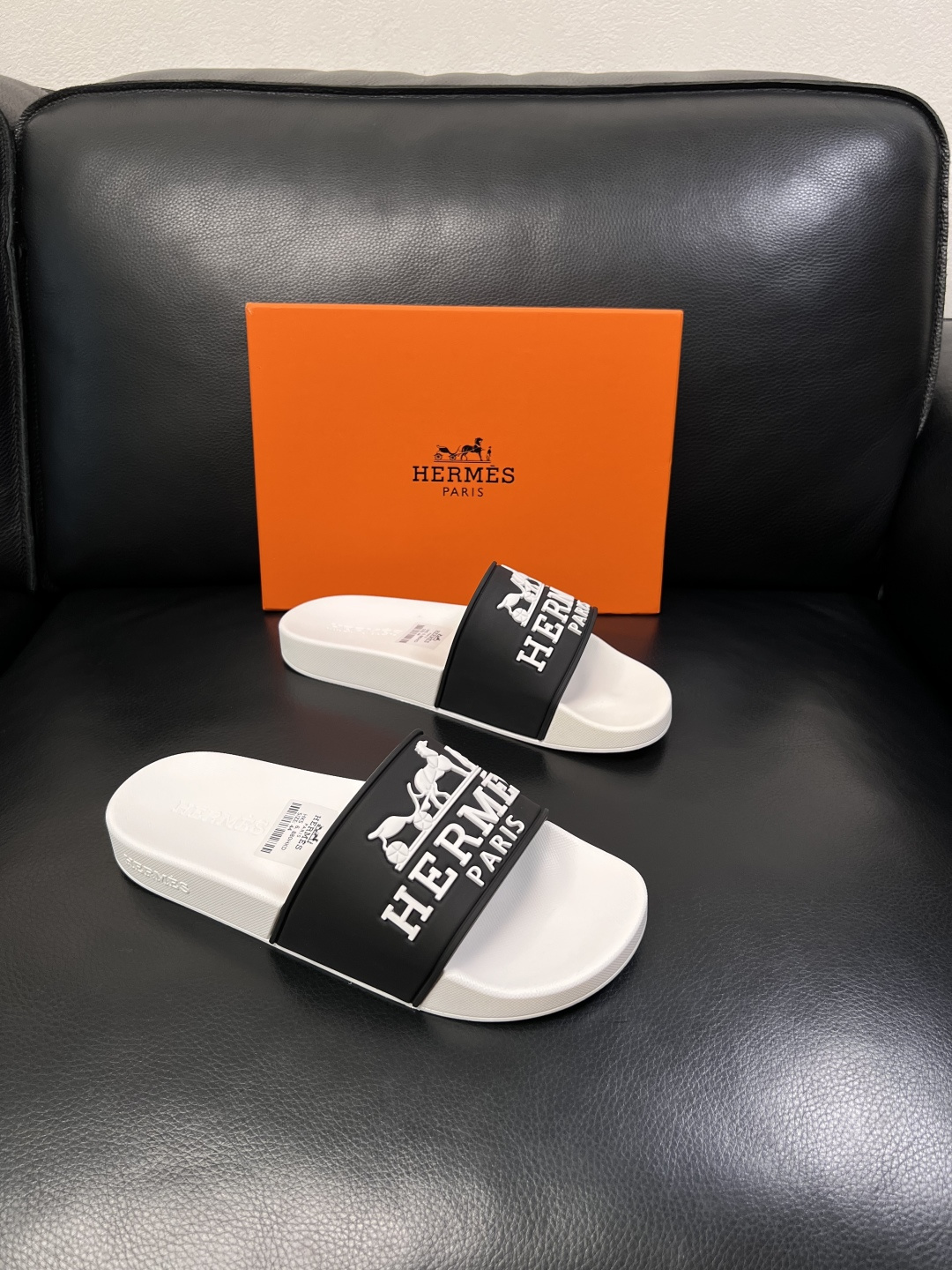 Hermes  高品质  顶级工艺品  爱马仕 拖鞋专柜同步发售原厂配置，意大利进口原版面料，高品质拼接