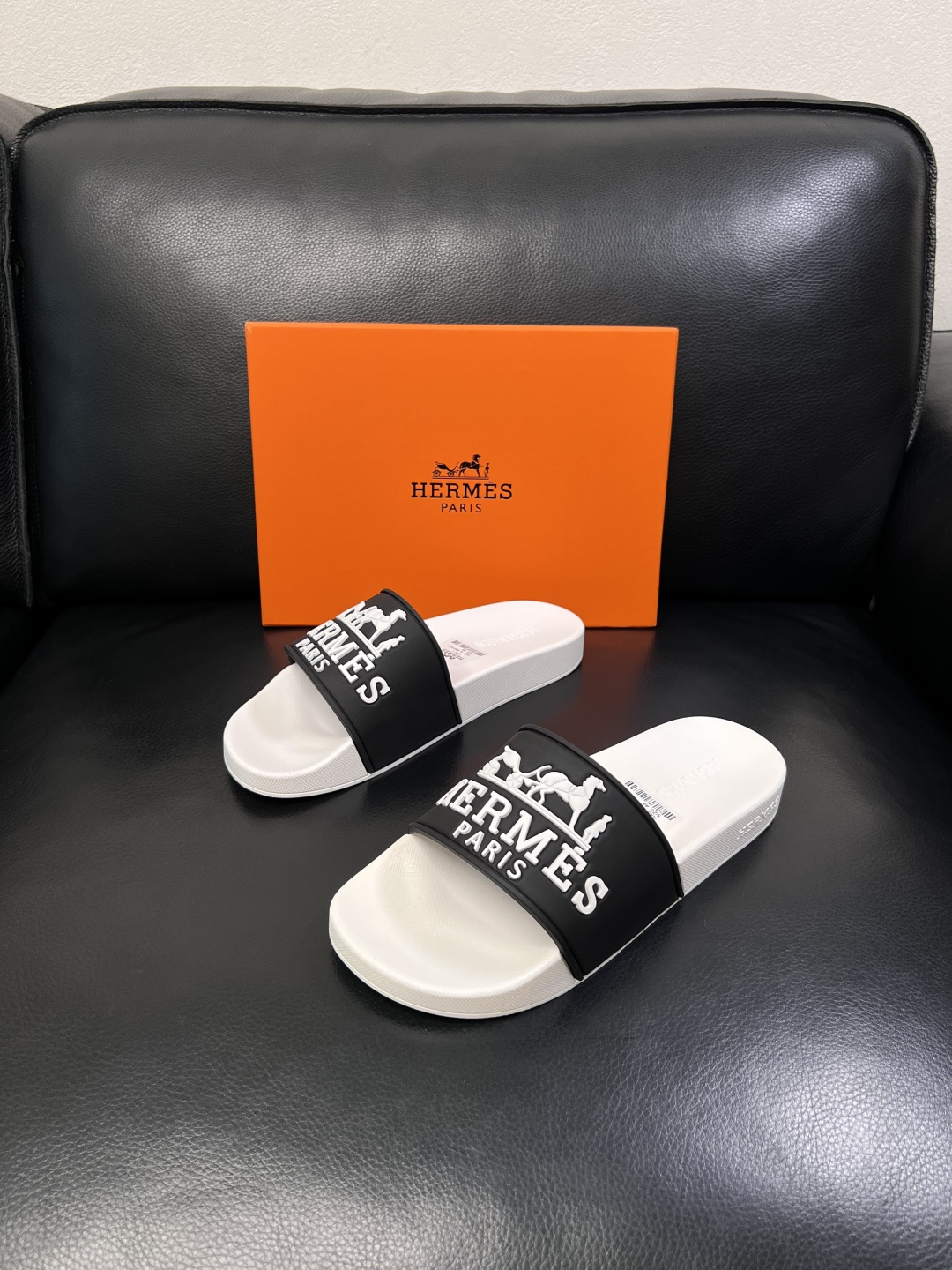 Hermes  高品质  顶级工艺品  爱马仕 拖鞋专柜同步发售原厂配置，意大利进口原版面料，高品质拼接