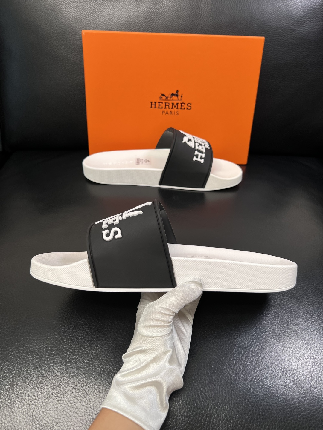 Hermes  高品质  顶级工艺品  爱马仕 拖鞋专柜同步发售原厂配置，意大利进口原版面料，高品质拼接