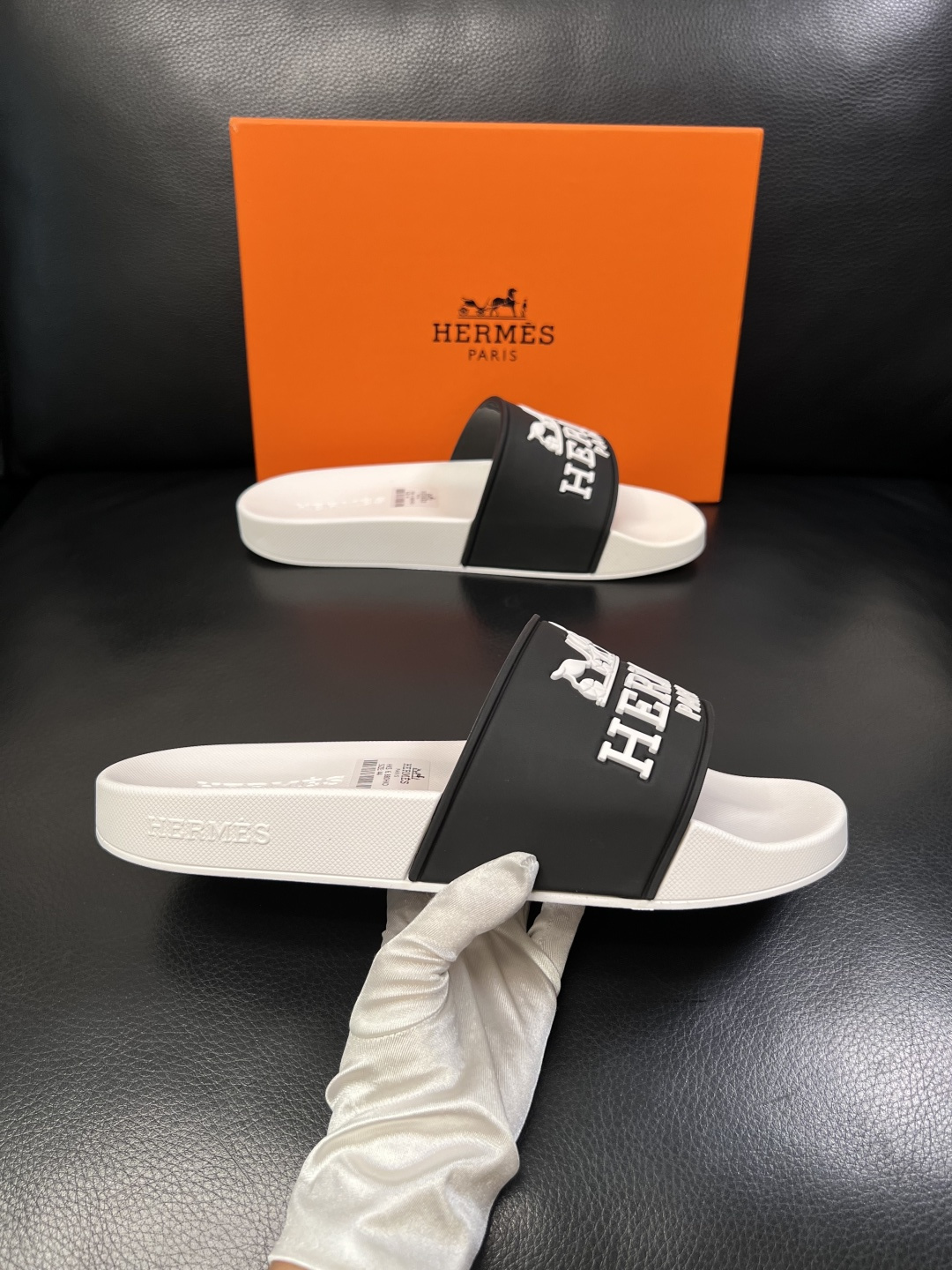 Hermes  高品质  顶级工艺品  爱马仕 拖鞋专柜同步发售原厂配置，意大利进口原版面料，高品质拼接