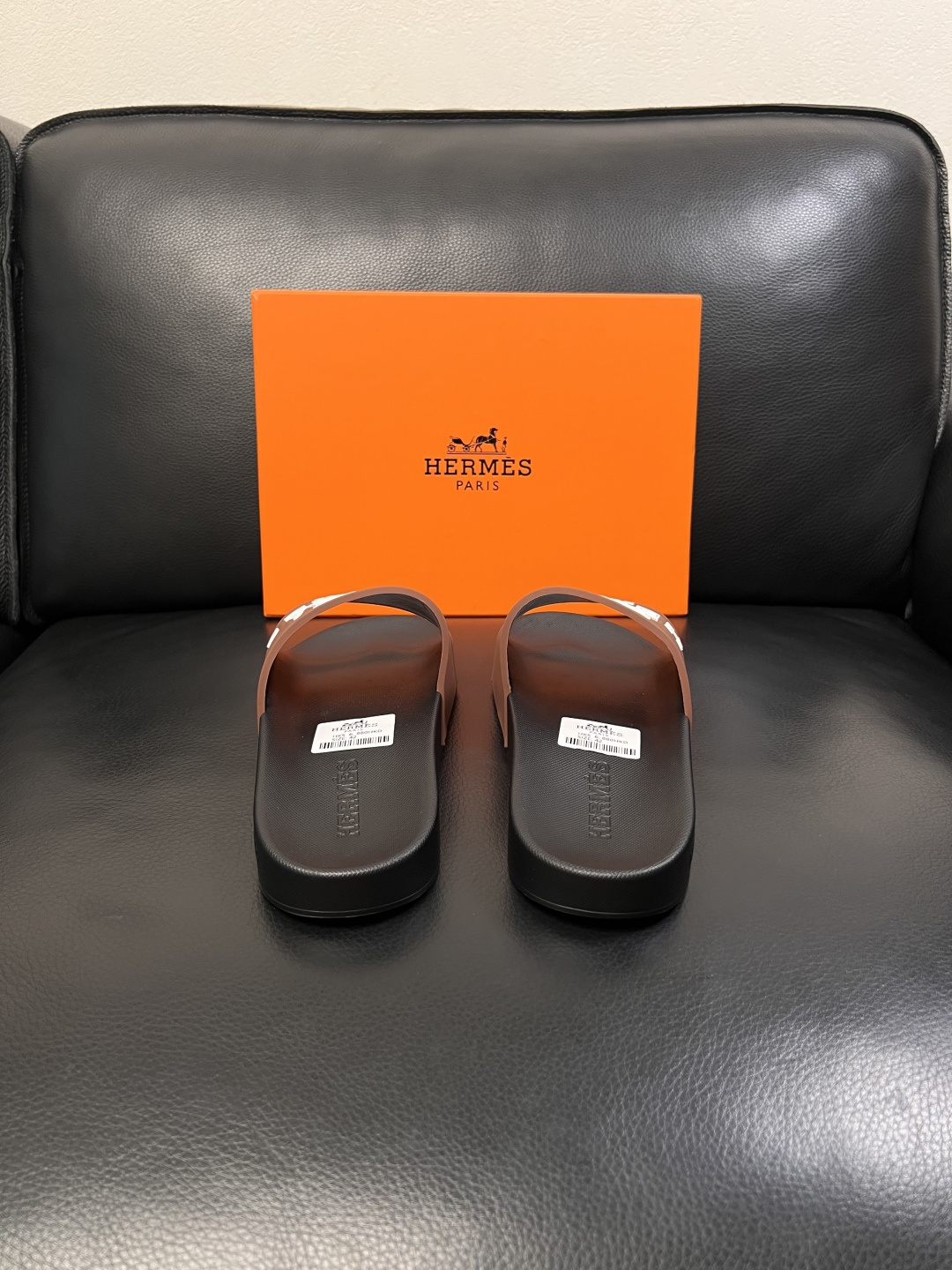 Hermes  高品质  顶级工艺品  爱马仕 拖鞋专柜同步发售原厂配置，意大利进口原版面料，高品质拼接