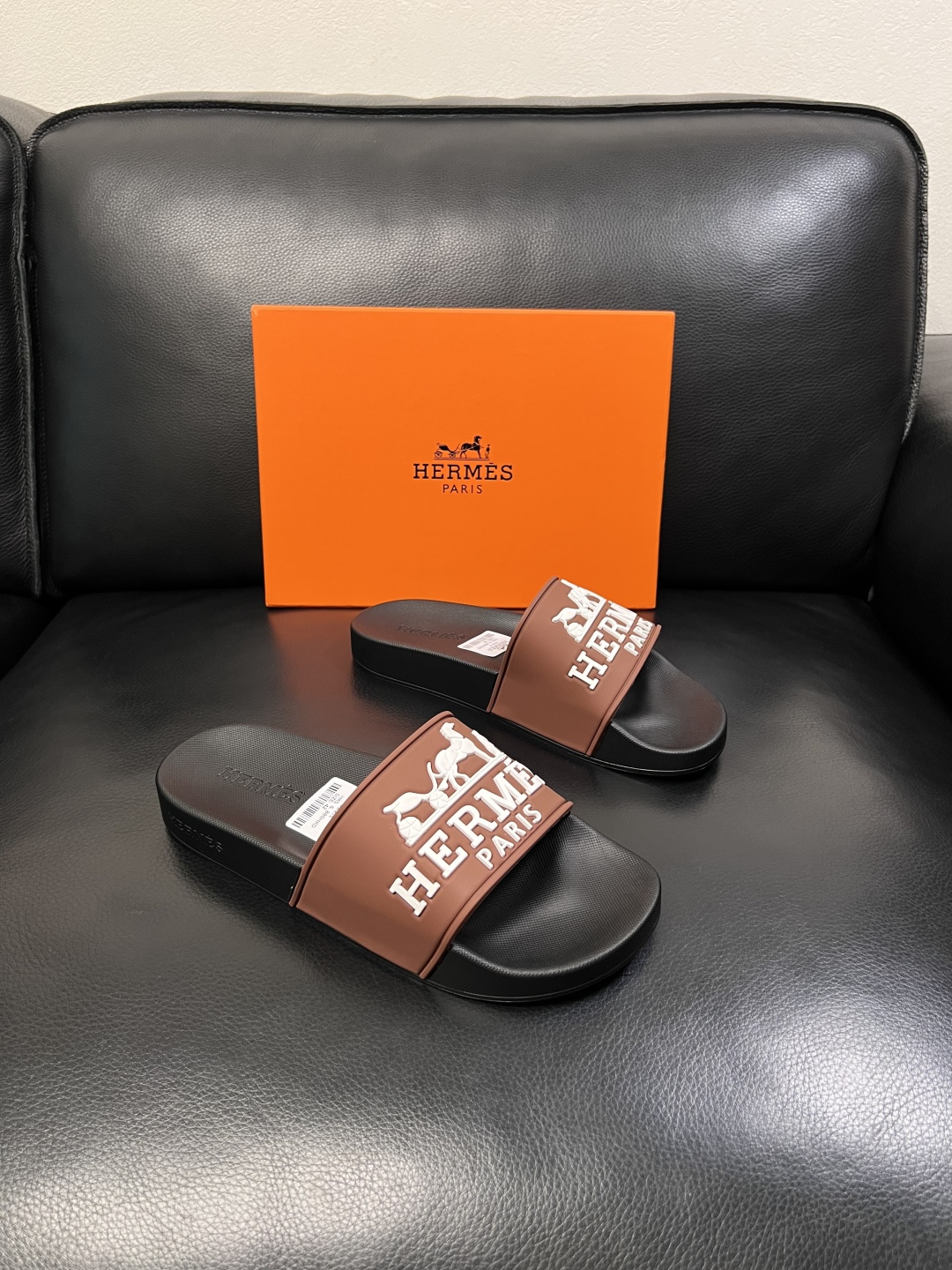 Hermes  高品质  顶级工艺品  爱马仕 拖鞋专柜同步发售原厂配置，意大利进口原版面料，高品质拼接