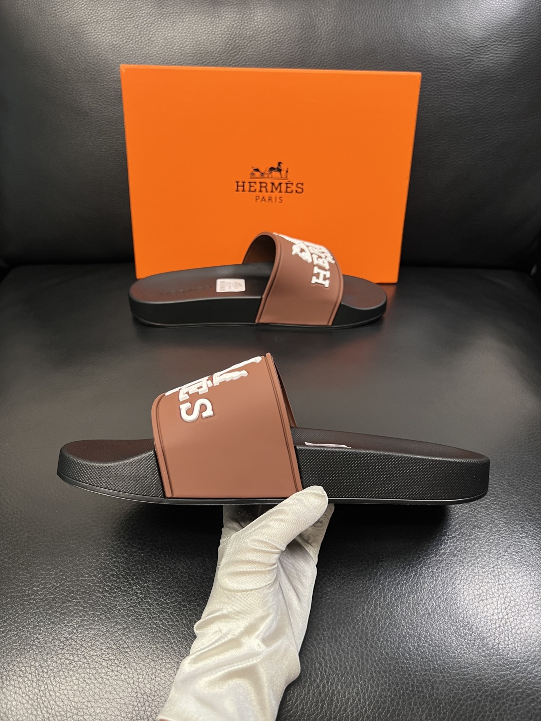 Hermes  高品质  顶级工艺品  爱马仕 拖鞋专柜同步发售原厂配置，意大利进口原版面料，高品质拼接